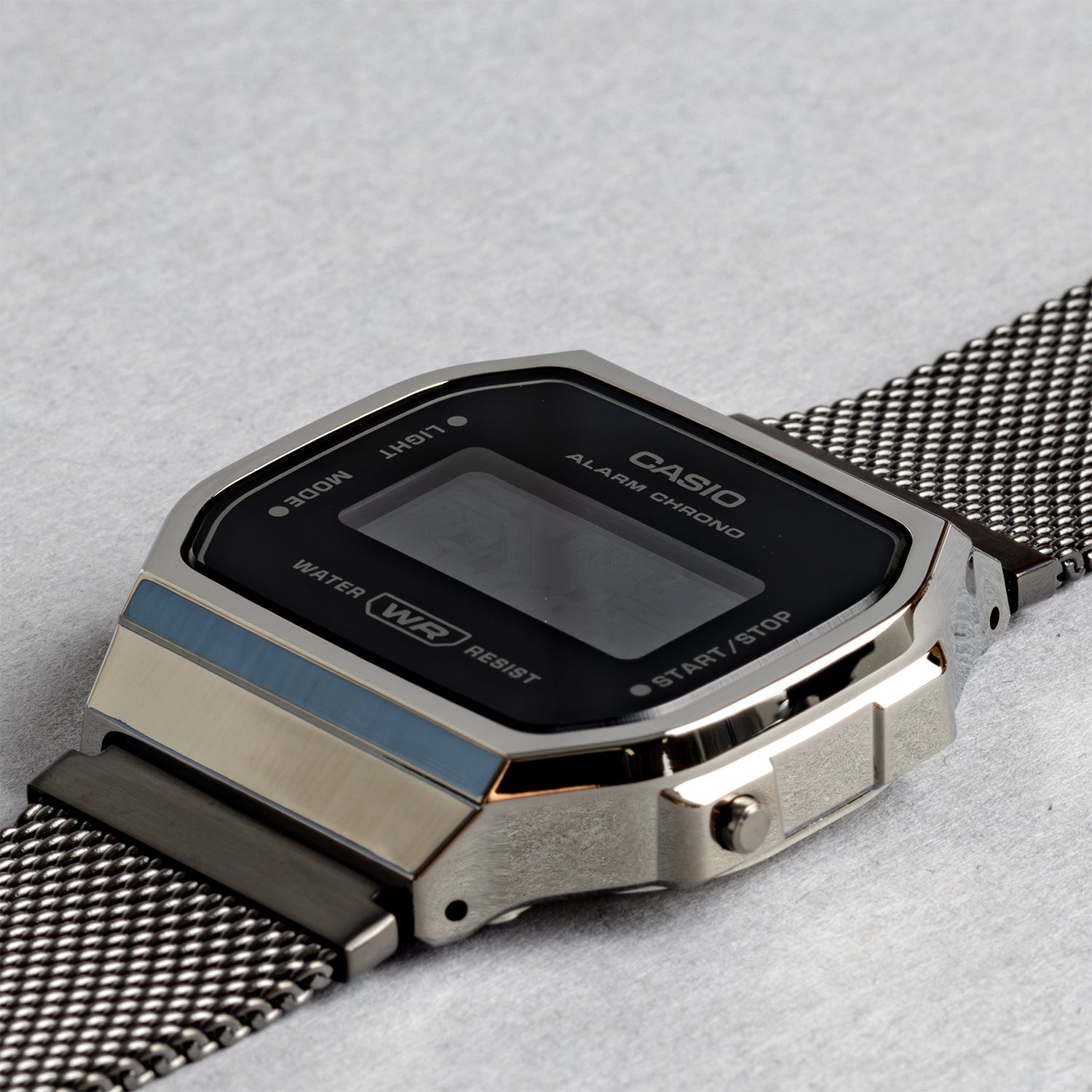 CASIO カシオ A168WEMB-1B ガンメタ ブラック文字盤 デジタル メンズ 腕時計 斜め