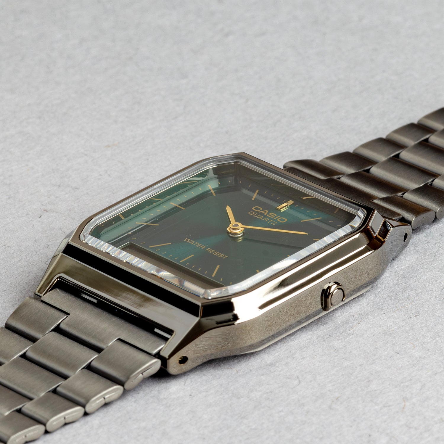 CASIO カシオ AQ-230EGG-3A ガンメタ グリーン文字盤 アナデジ メンズ 腕時計 斜め