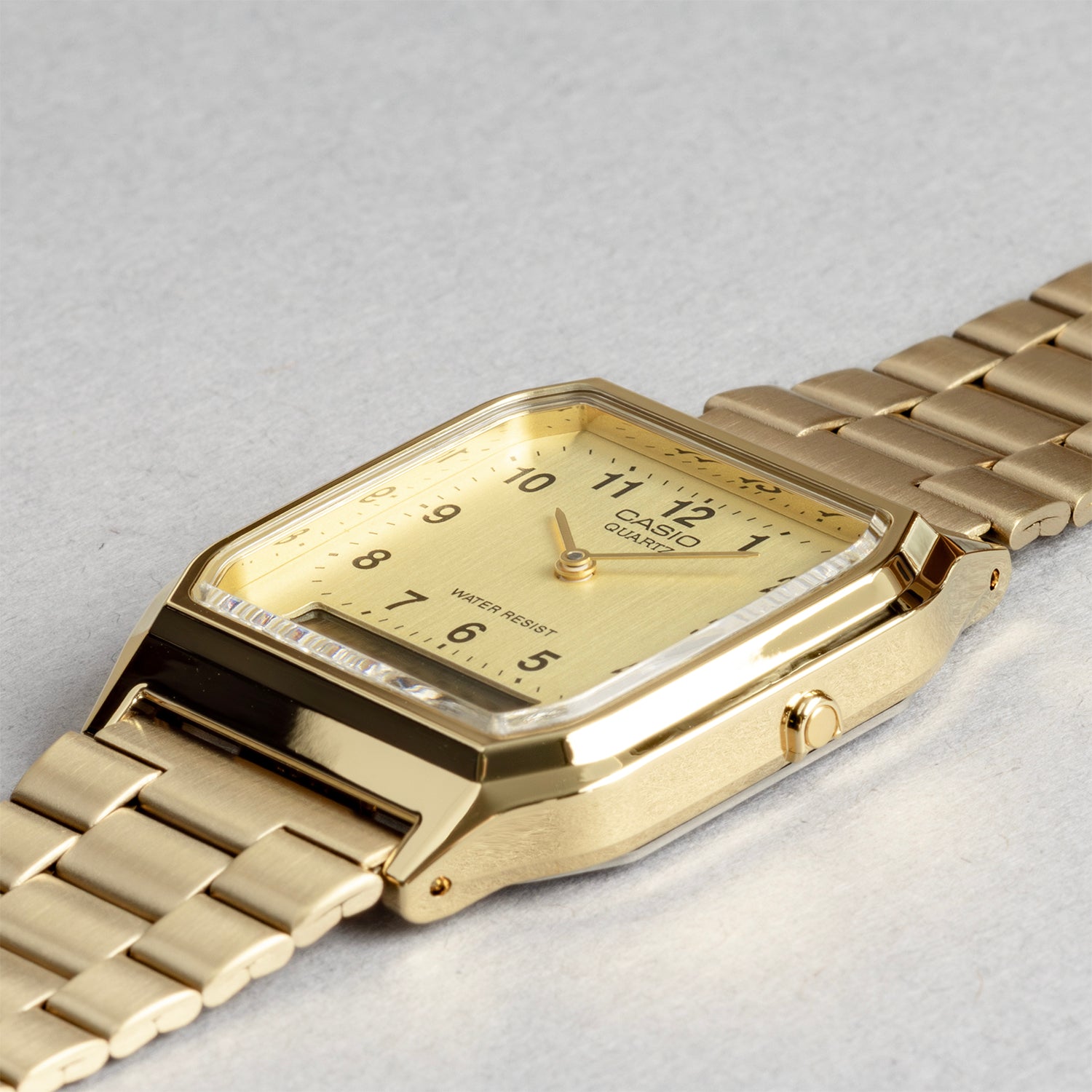 CASIO カシオ AQ-230GA-9B ゴールド ゴールド文字盤 アナデジ メンズ 腕時計 斜め