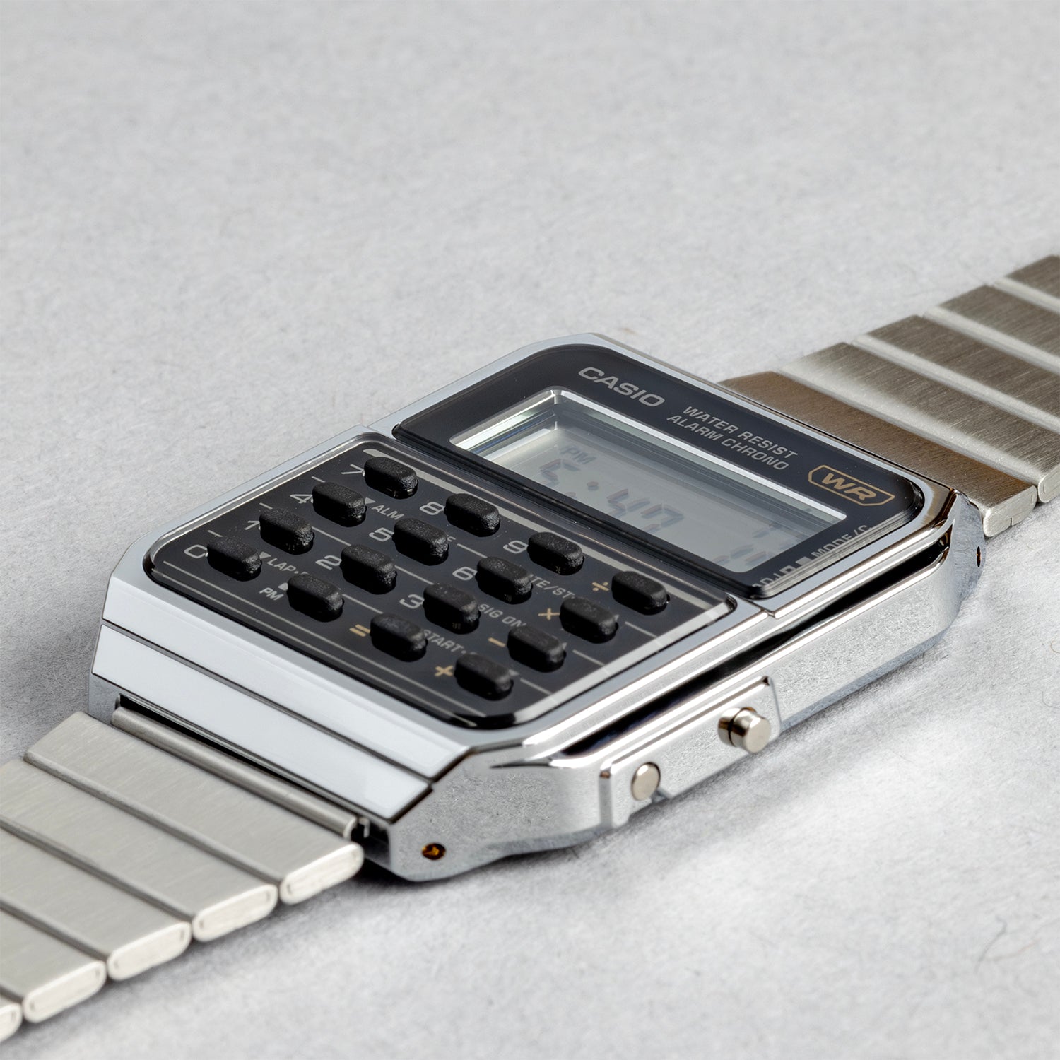 CASIO カシオ CA-500WE-1A シルバー ブラック文字盤 デジタル メンズ 腕時計 斜め