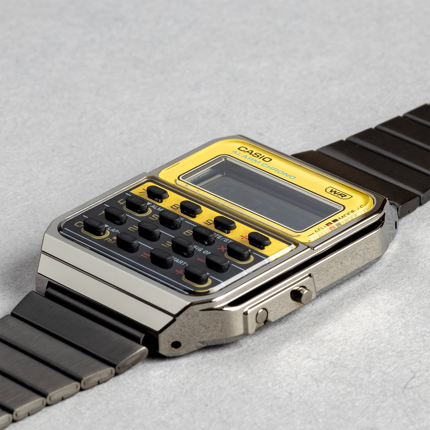 CASIO カシオ CA‑500WEGG‑9B ブラック イエロー文字盤 デジタル メンズ 腕時計 斜め