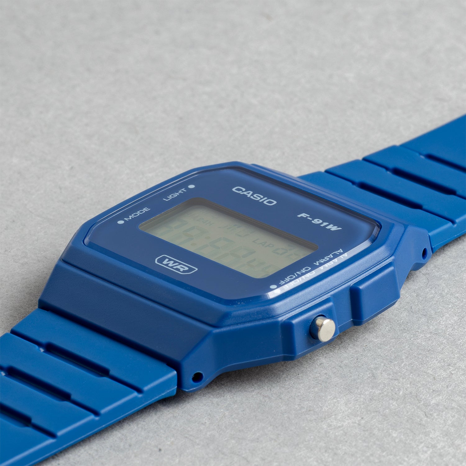 CASIO カシオ F-91WB-2A1 ブルー ブルー文字盤 デジタル メンズ 腕時計 斜め