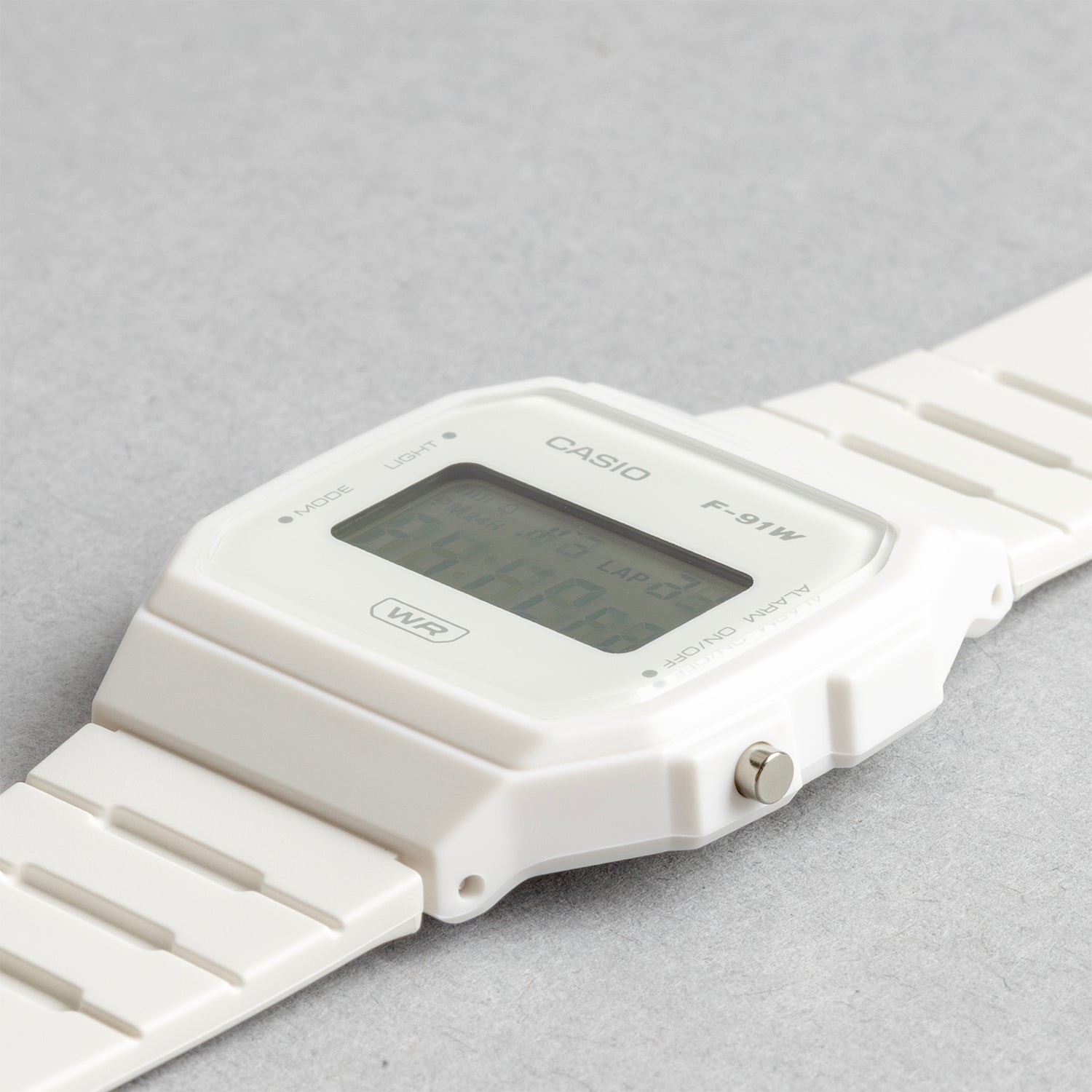 CASIO カシオ F-91WB-7A ホワイト ホワイト文字盤 デジタル メンズ 腕時計 斜め
