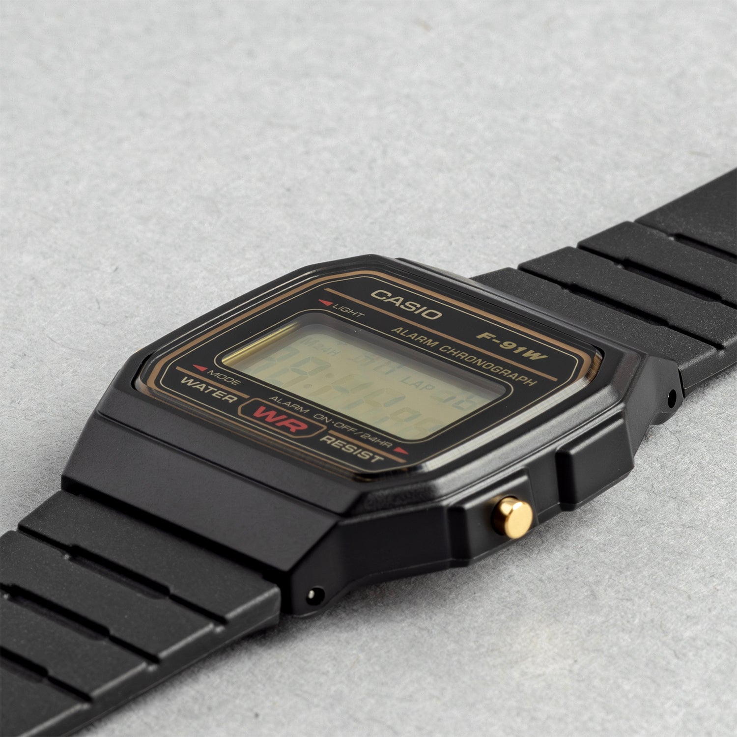 CASIO カシオ F-91WG-9 ブラック ゴールド文字盤 デジタル メンズ 腕時計 斜め