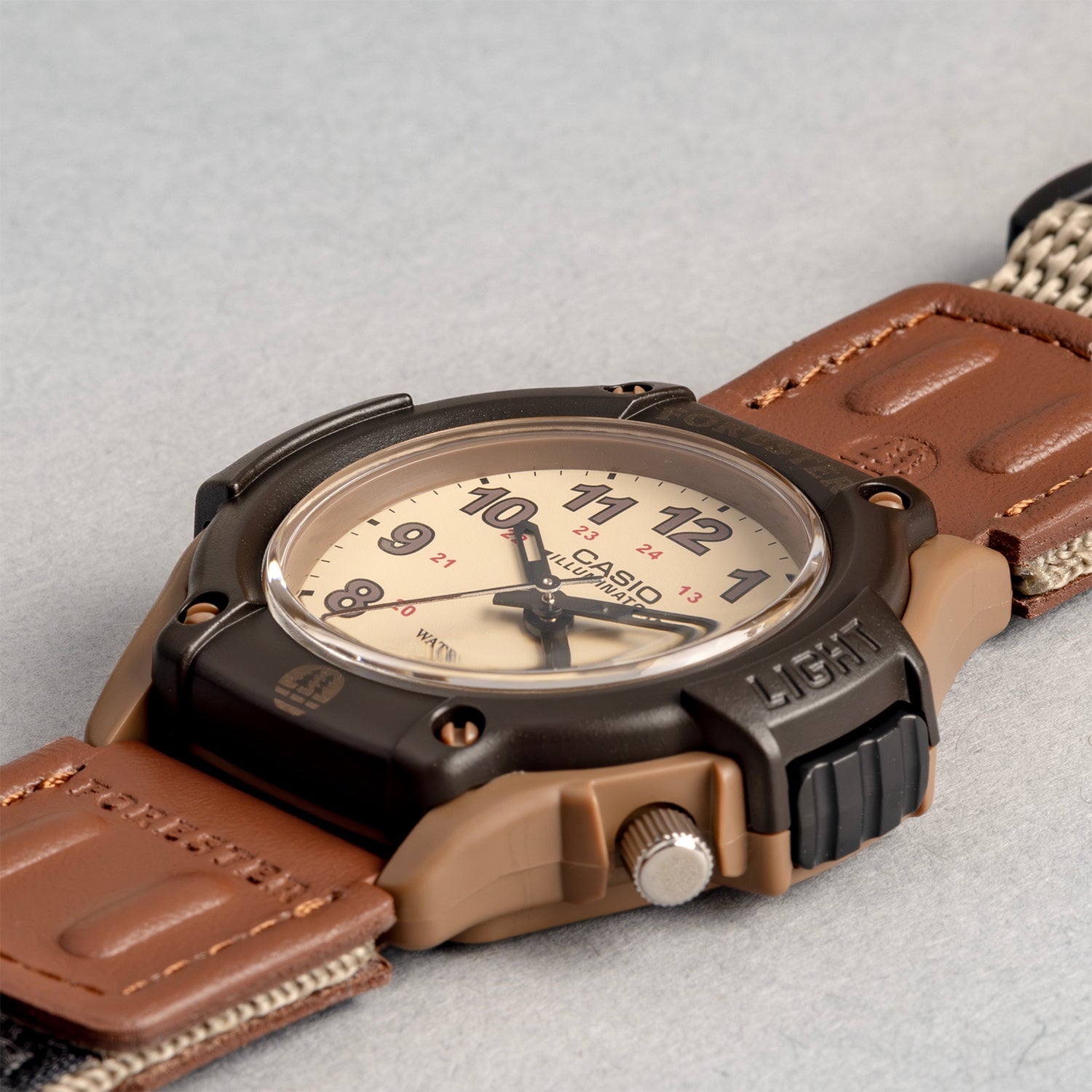 CASIO カシオ FT-500WC-5B ブラウン ベージュ文字盤 アナログ メンズ 腕時計 斜め