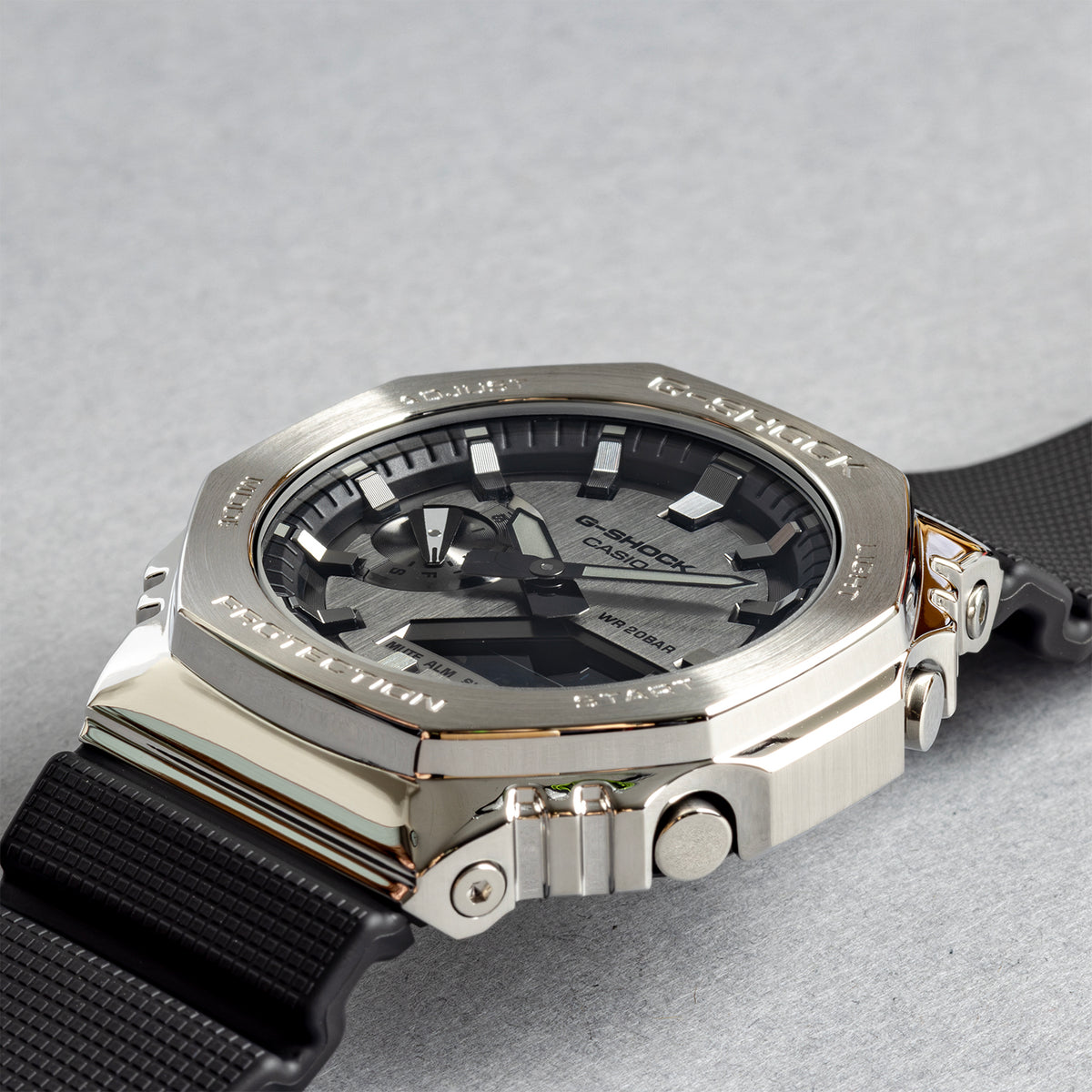 CASIO カシオ GM-2100-1A ブラック シルバー文字盤 アナデジ G-SHOCK メンズ 腕時計 斜め