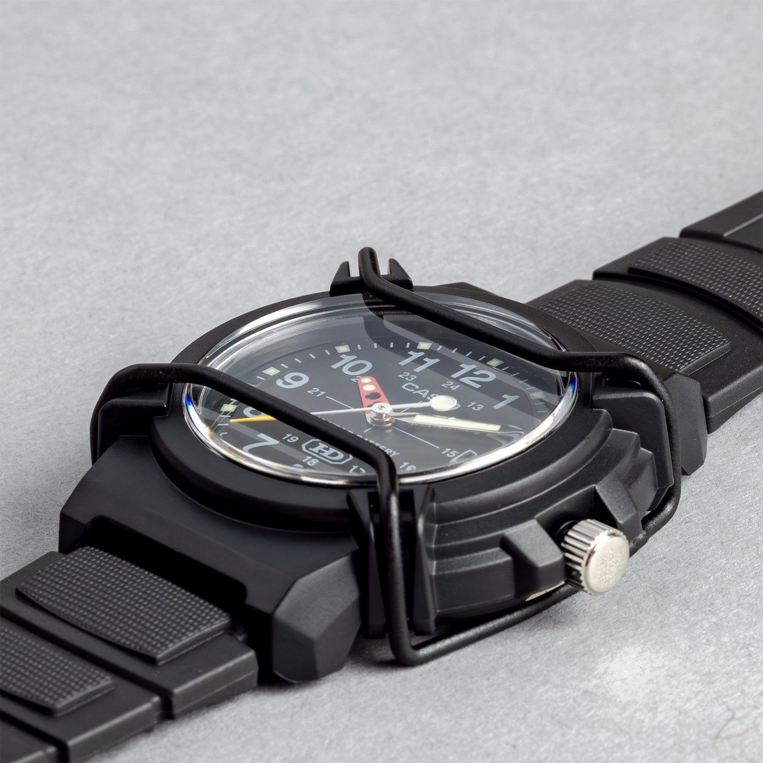 CASIO カシオ HDA-600B-1B ブラック ブラック文字盤 アナログ メンズ 腕時計 斜め