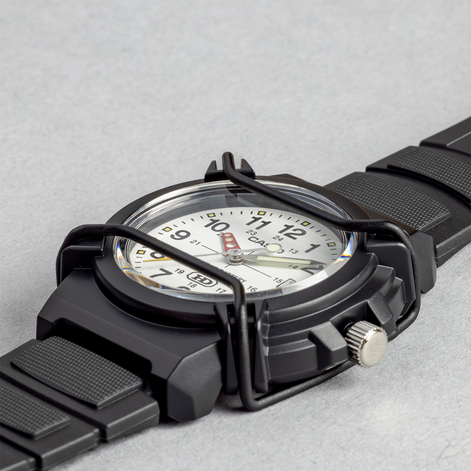 CASIO カシオ HDA-600B-7B ブラック ホワイト文字盤 アナログ メンズ 腕時計 斜め