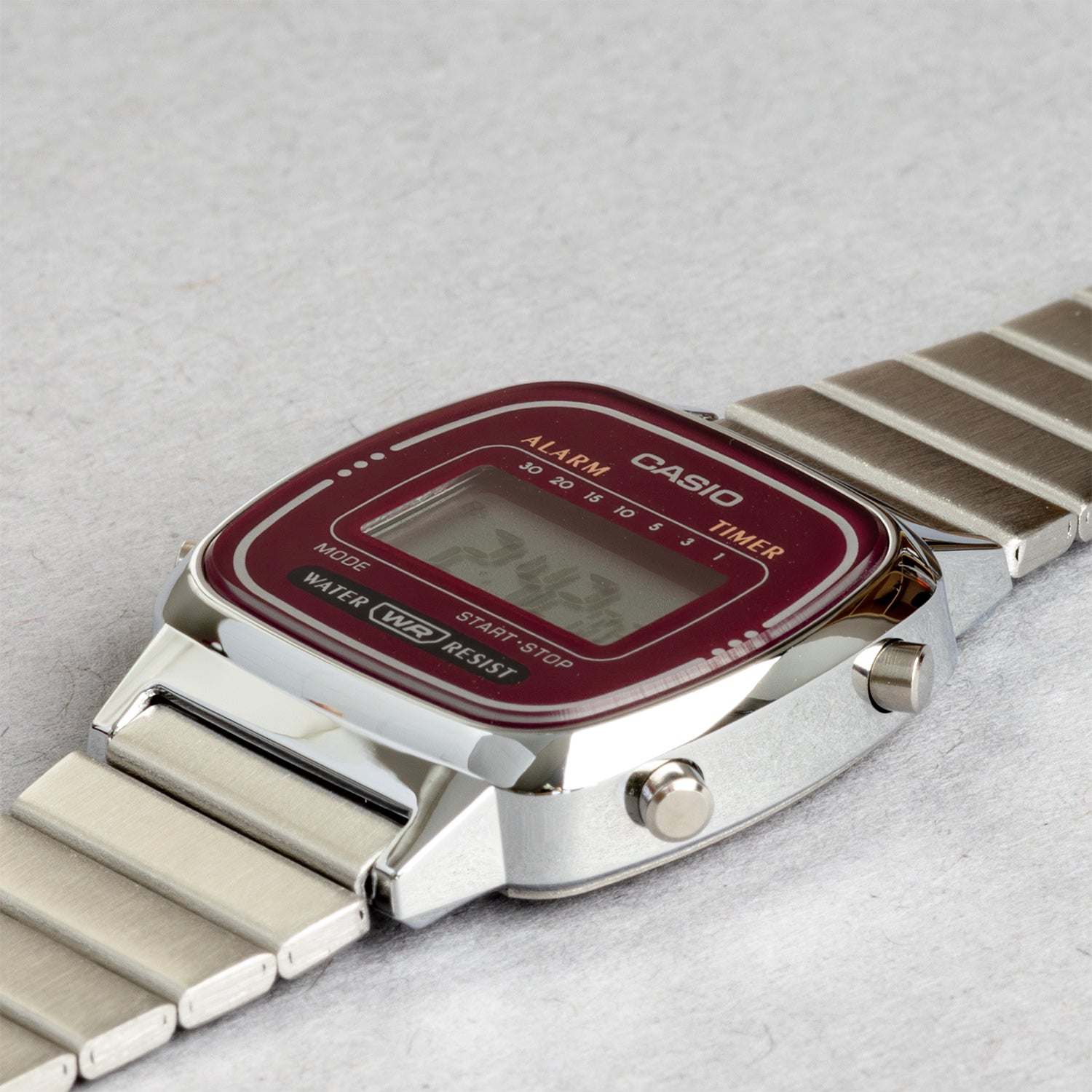 CASIO カシオ LA670WA-4 シルバー レッド文字盤 デジタル レディース 腕時計 斜め