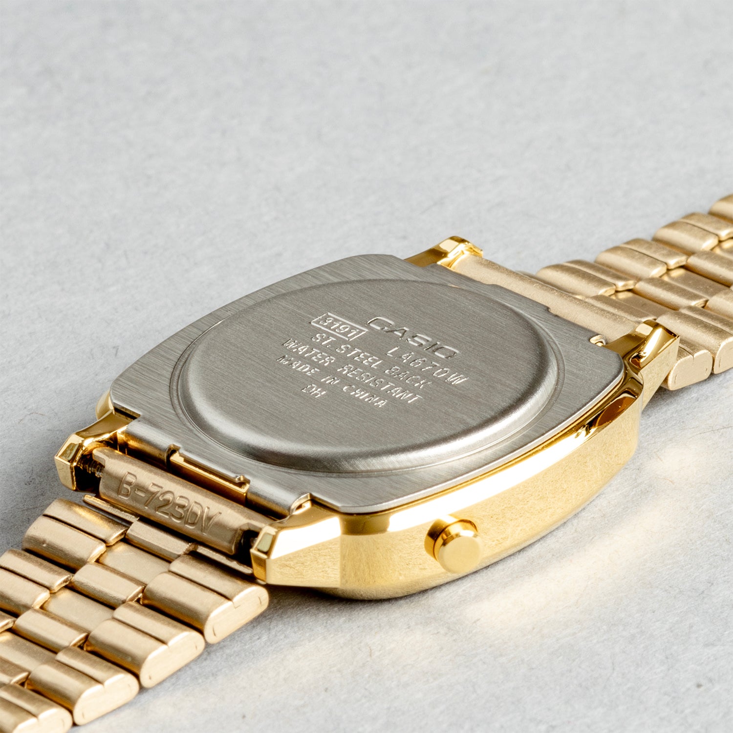 CASIO カシオ LA670WGA-1 ゴールド ブラック文字盤 デジタル レディース 腕時計