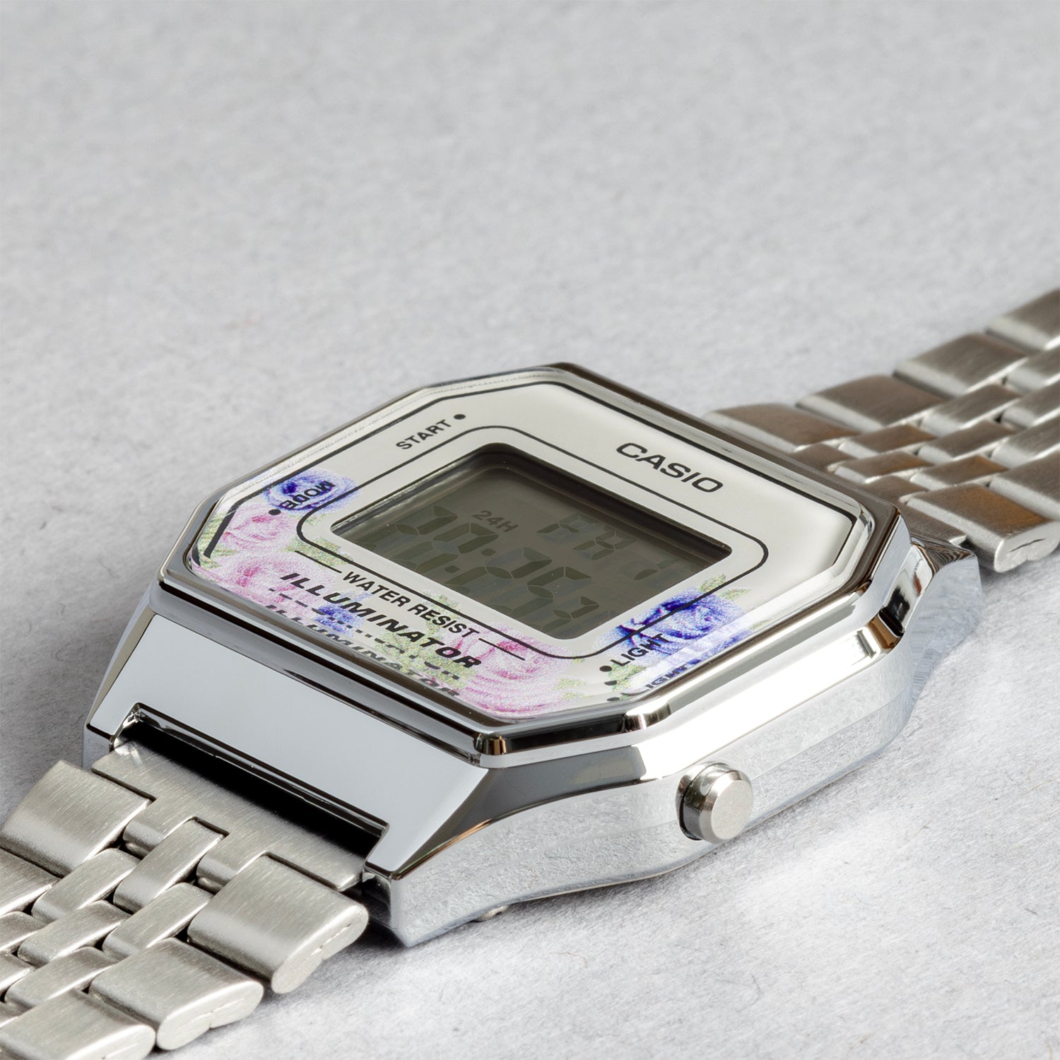 CASIO カシオ LA680WA-4C シルバー アイボリー文字盤 デジタル レディース 腕時計 斜め