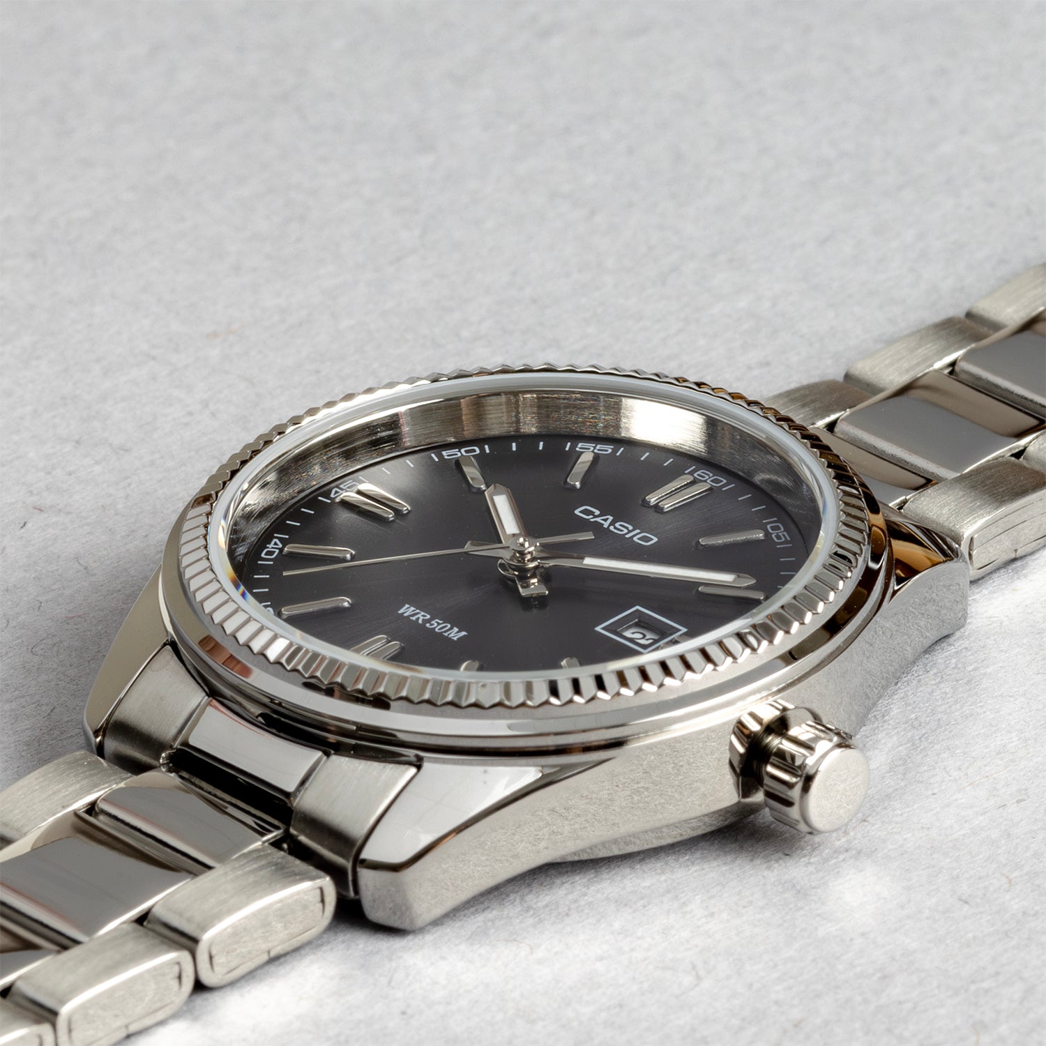 CASIO カシオ LTP-1302D-1A1 シルバー ブラック文字盤 アナログ レディース 腕時計 斜め