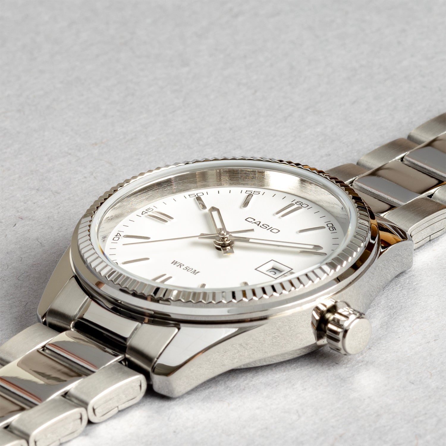 CASIO カシオ LTP-1302D-7A1 シルバー ホワイト文字盤 アナログ レディース 腕時計 斜め