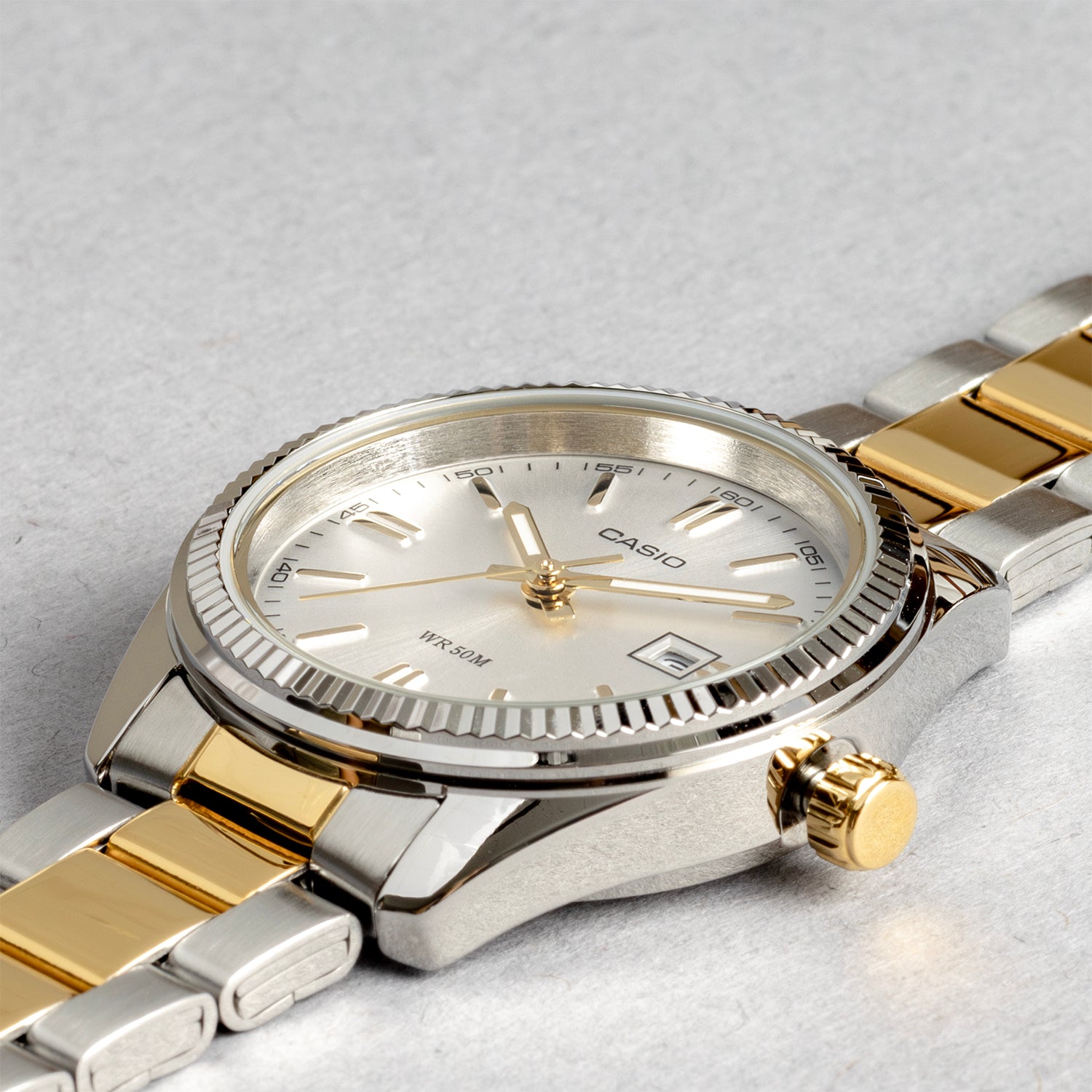 CASIO カシオ LTP-1302SG-7A シルバー×ゴールド シルバー文字盤 アナログ レディース 腕時計 斜め