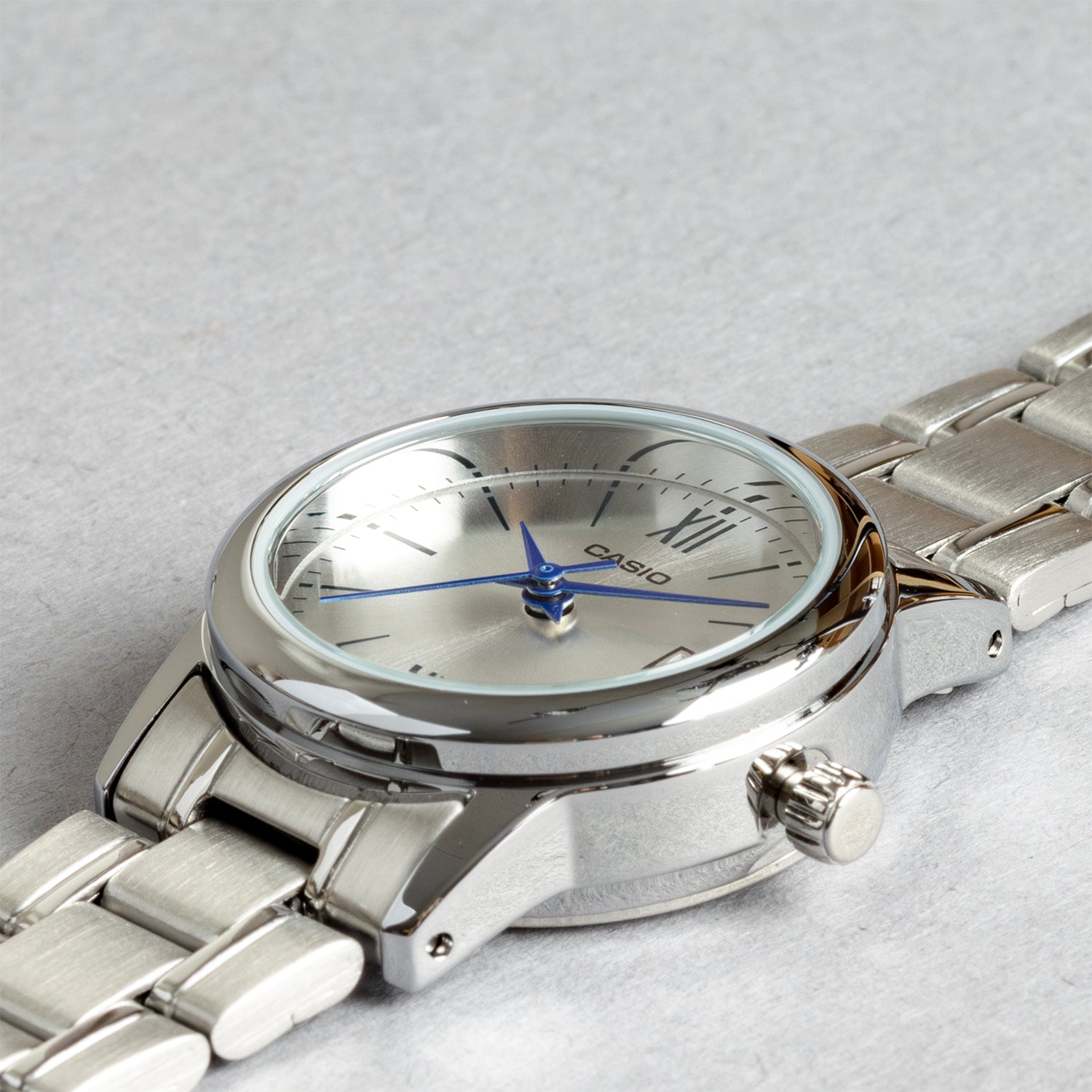CASIO カシオ LTP-V002D-7B3 シルバー シルバー文字盤 アナログ レディース 腕時計 斜め