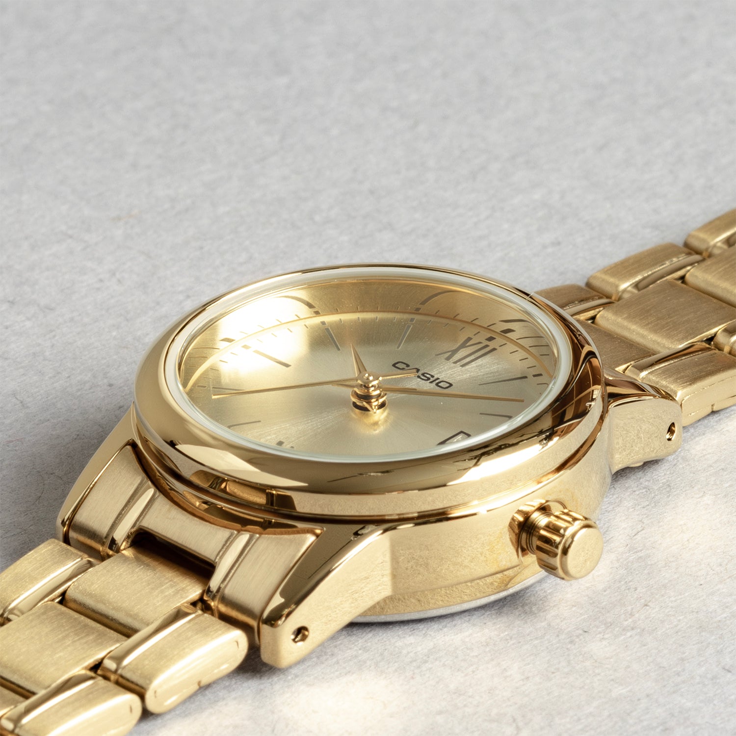 CASIO カシオ LTP-V002G-9B3 ゴールド ゴールド文字盤 アナログ レディース 腕時計 斜め