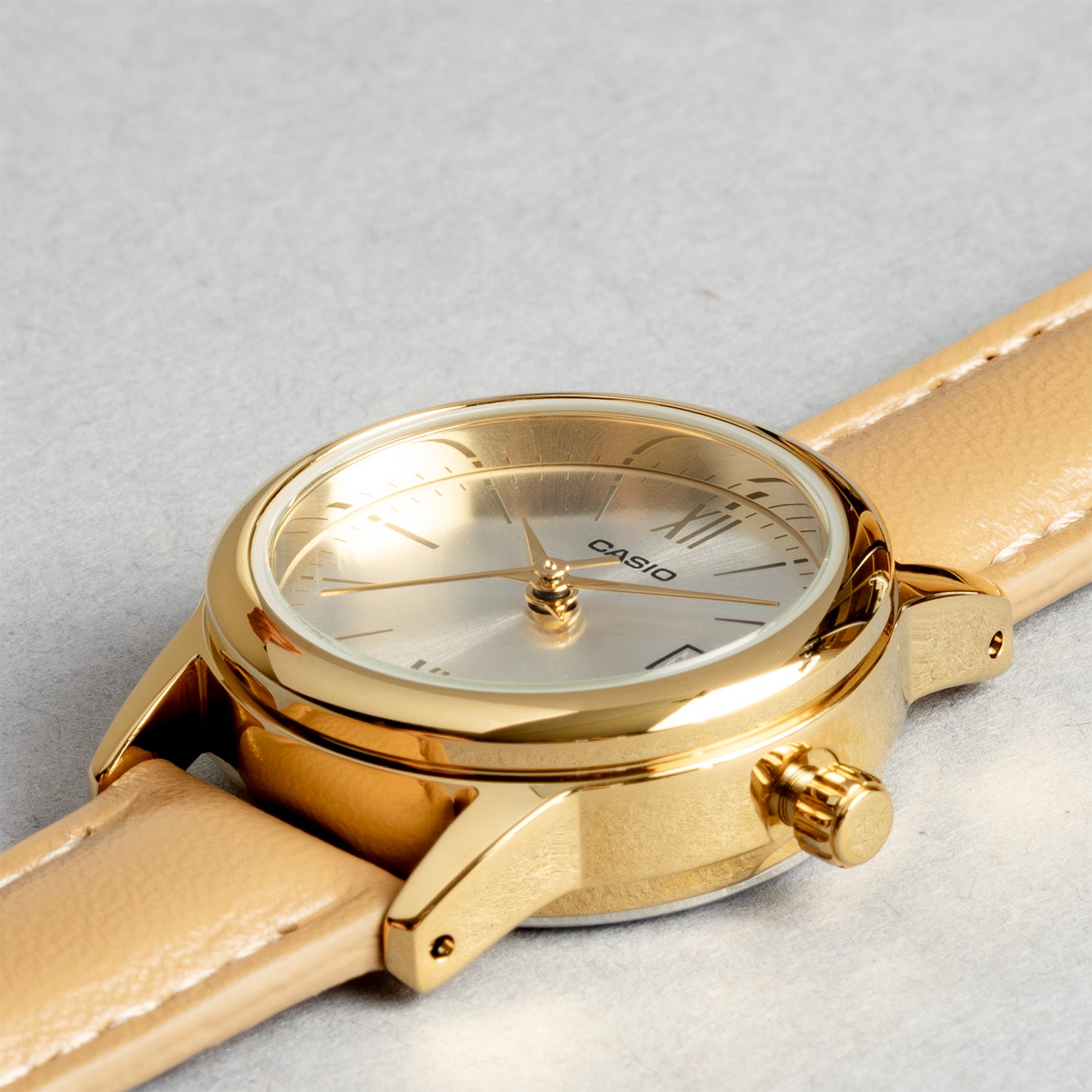 CASIO カシオ LTP-V002GL-7B3 ベージュ シルバー文字盤 アナログ レディース 腕時計 斜め