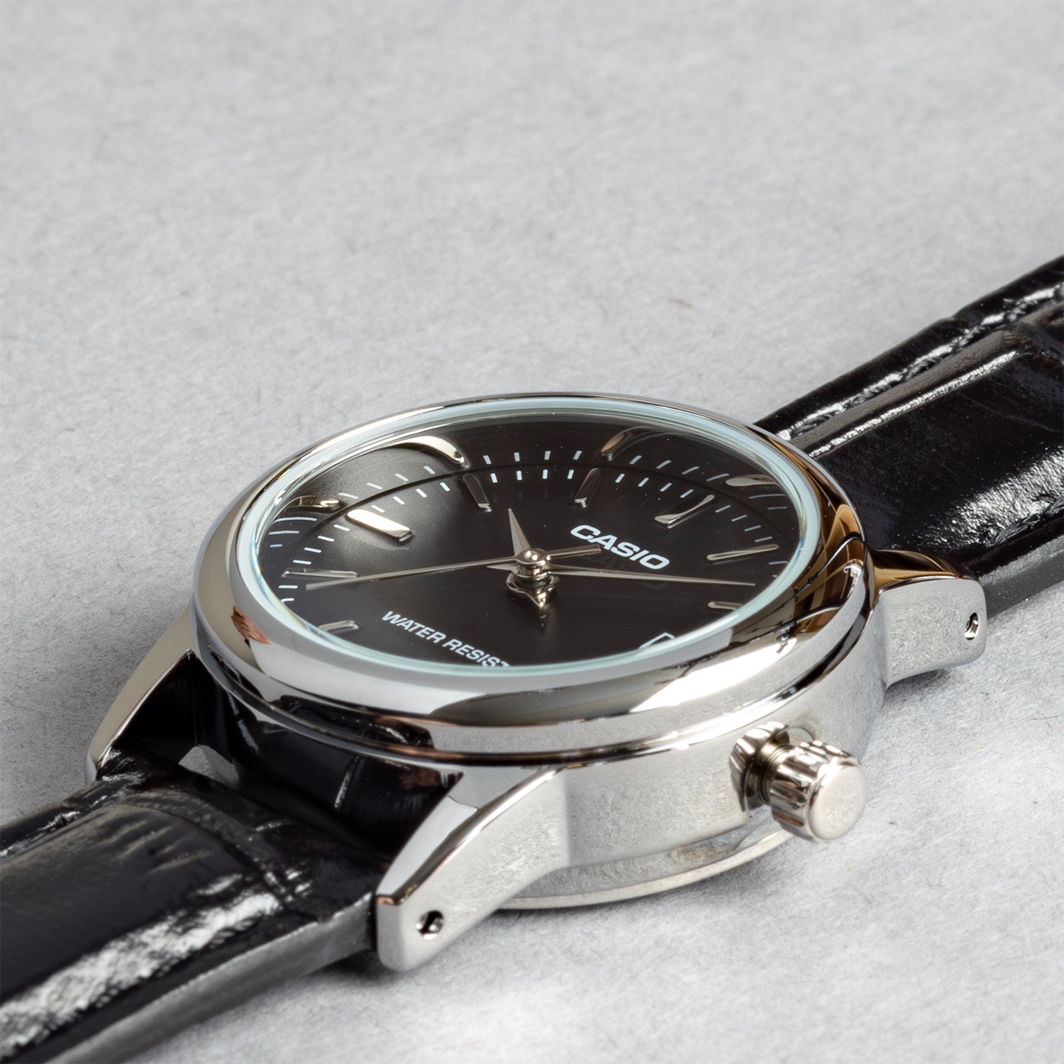 CASIO カシオ LTP-V002L-1A ブラック ブラック文字盤 アナログ レディース 腕時計 斜め