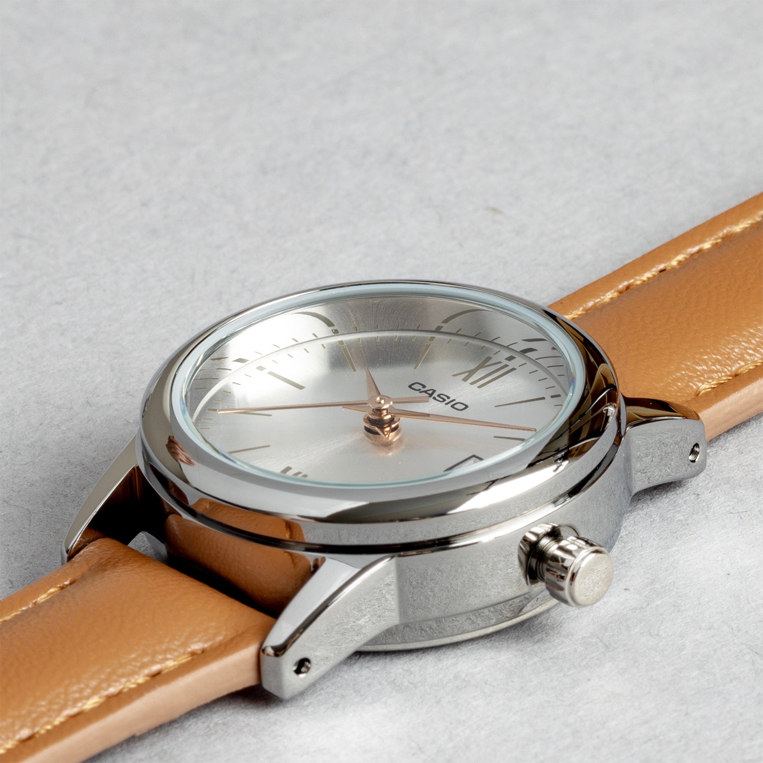 CASIO カシオ LTP-V002L-7B3 ブラウン シルバー文字盤 アナログ レディース 腕時計 斜め