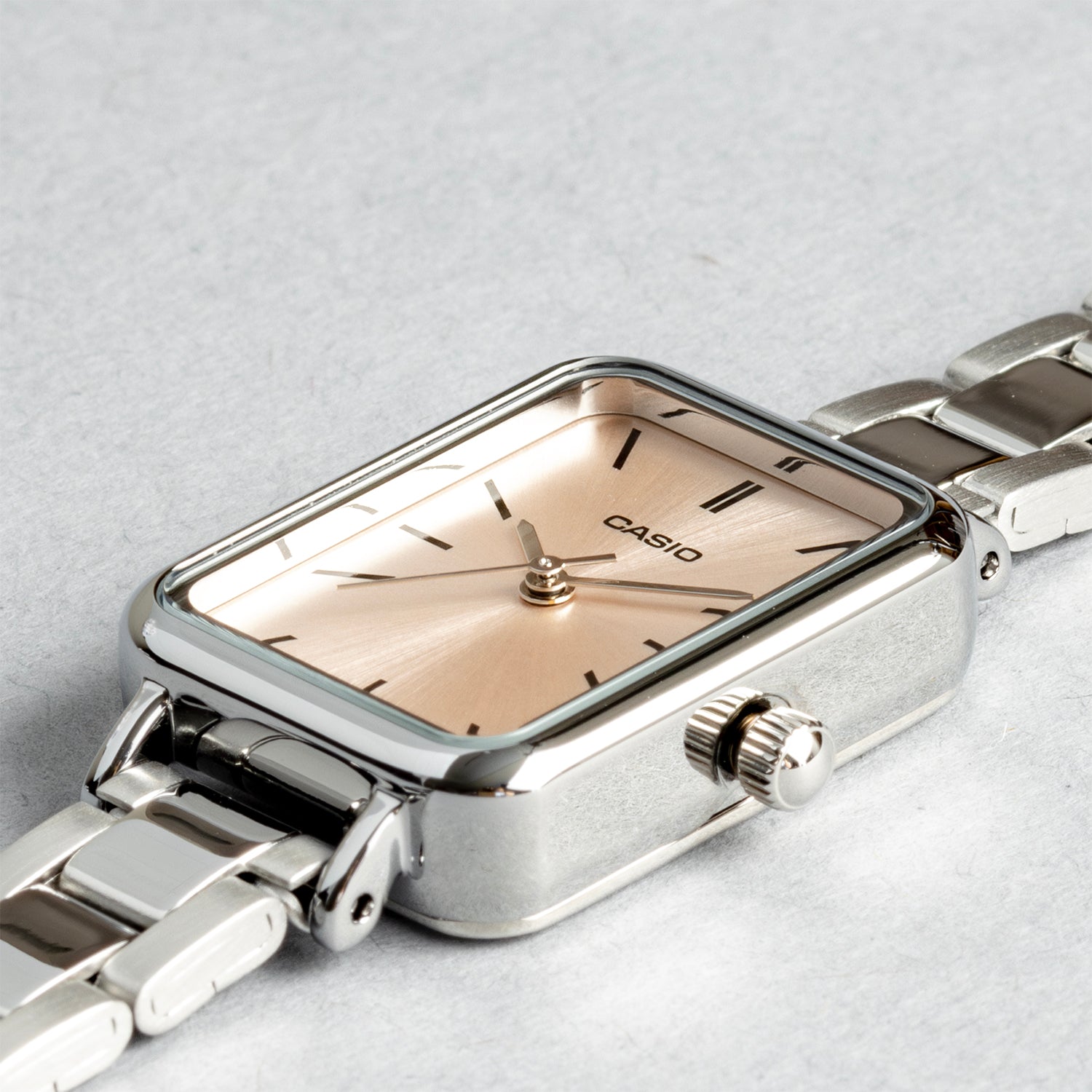 CASIO カシオ LTP-V009D-4E シルバー ピンク文字盤 アナログ レディース 腕時計