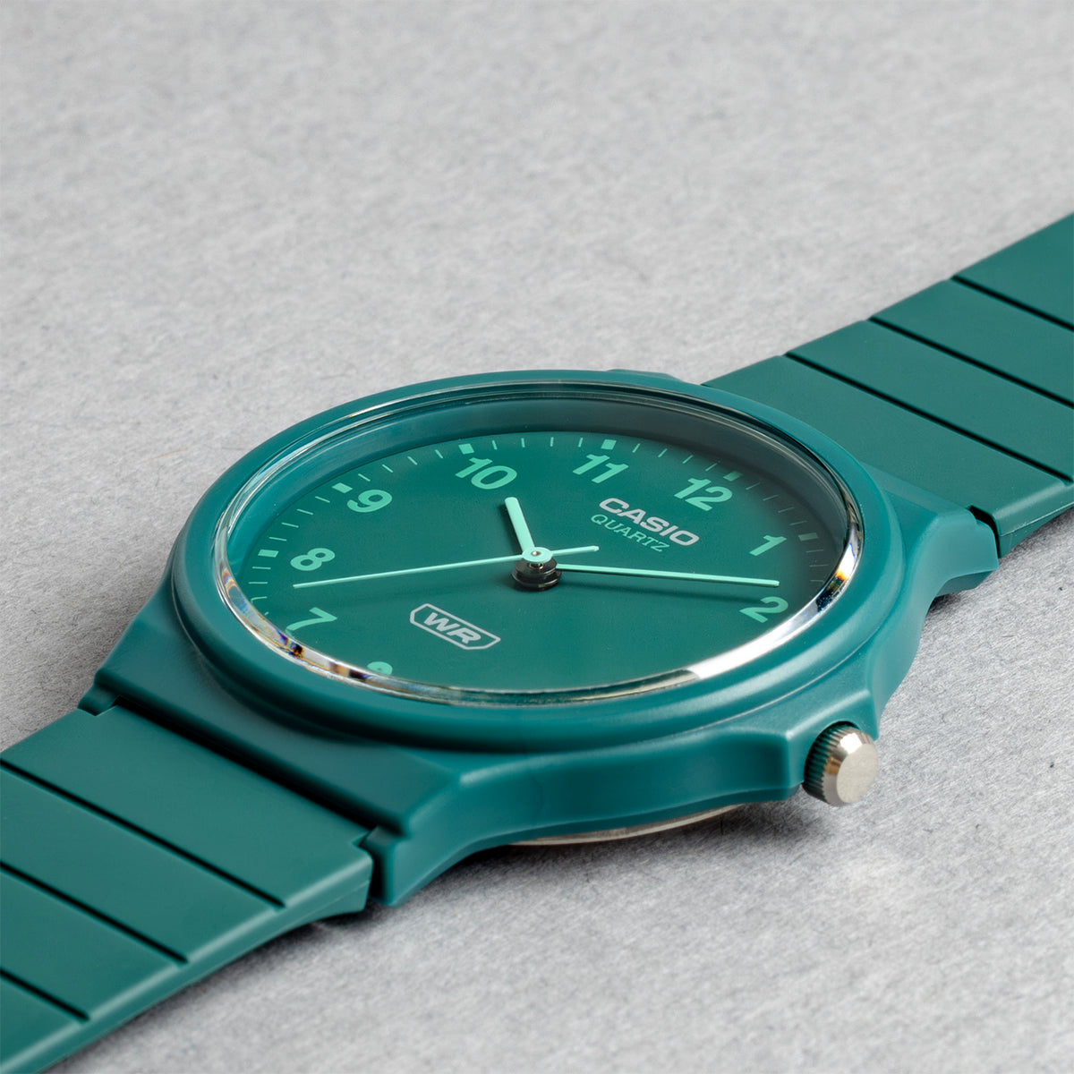 CASIO カシオ MQ-24B-3B グリーン グリーン文字盤 アナログ メンズ 腕時計 斜め