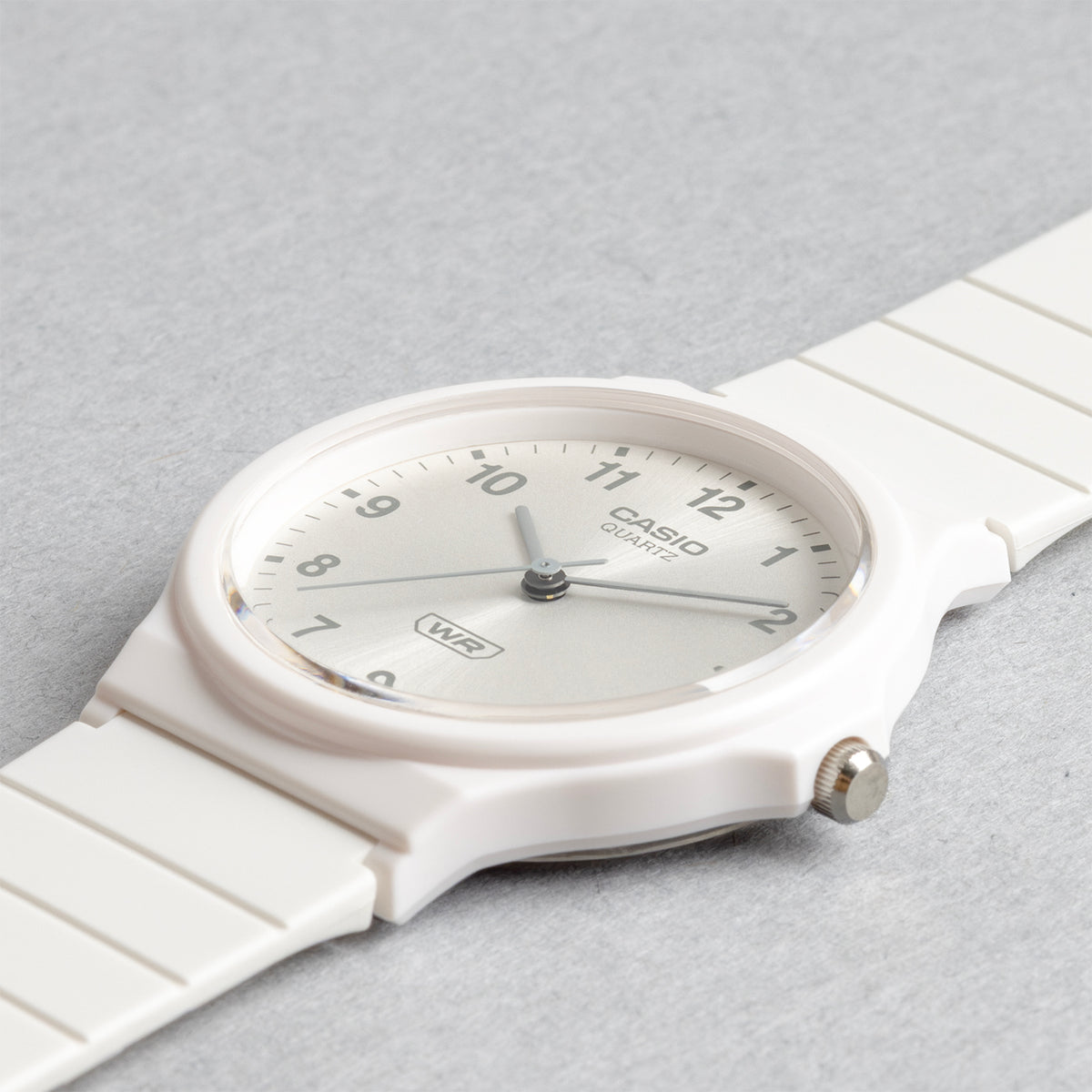 CASIO カシオ MQ-24B-7B ホワイト シルバー文字盤 アナログ メンズ 腕時計 斜め