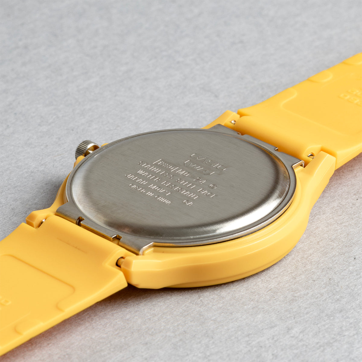 CASIO カシオ MQ-24B-9B イエロー イエロー文字盤 アナログ メンズ 腕時計 ケースバック