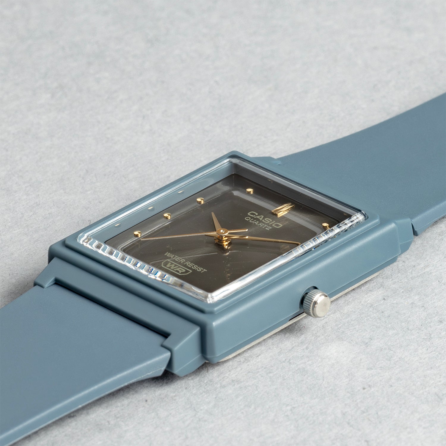 CASIO カシオ MQ-38UC-2A2 ブルー ブラック文字盤 アナログ ユニセックス 腕時計 斜め