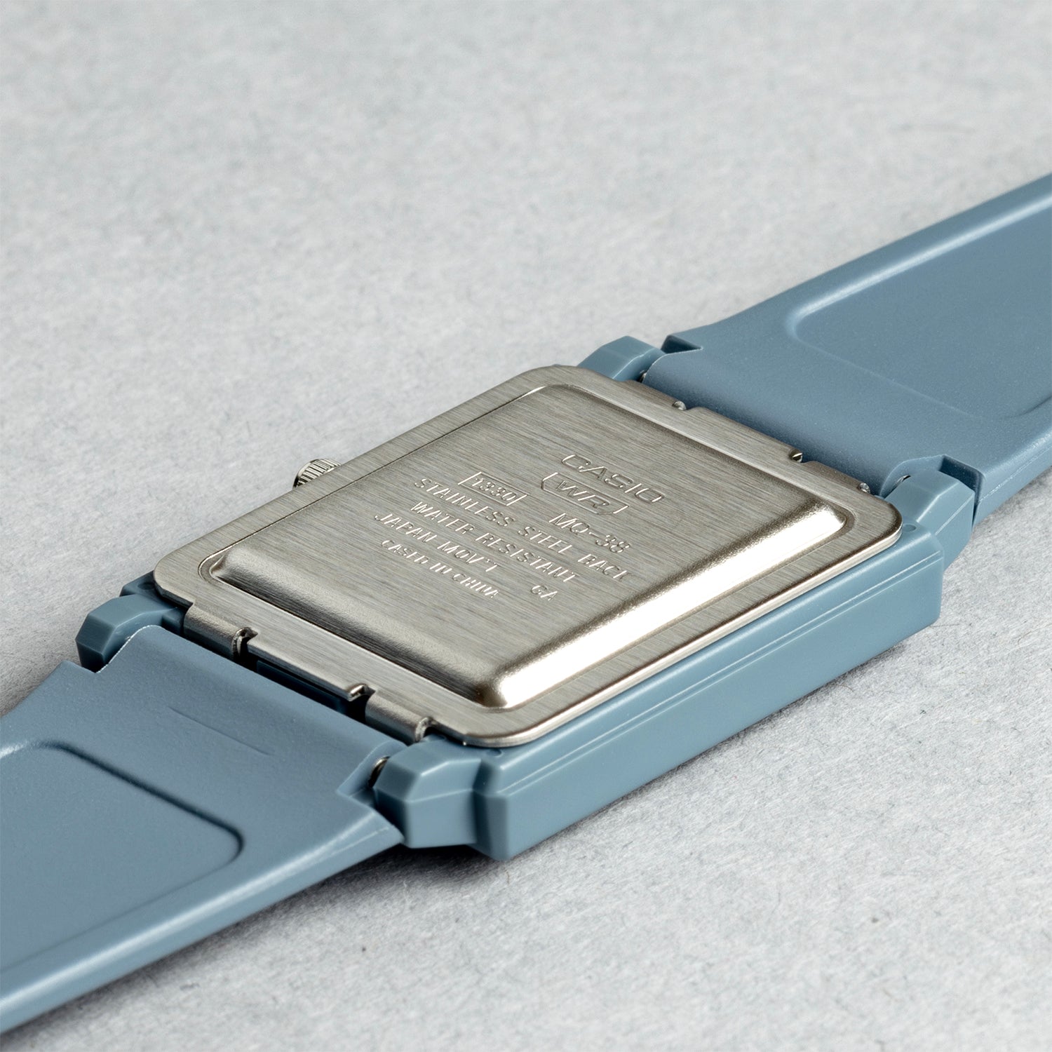 CASIO カシオ MQ-38UC-2A2 ブルー ブラック文字盤 アナログ ユニセックス 腕時計 ケースバック