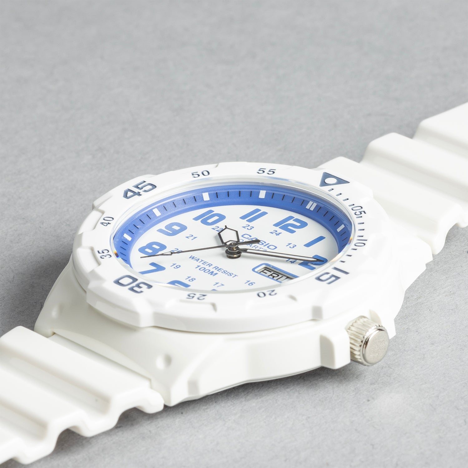 CASIO カシオ MRW-200HC-7B2 ホワイト ホワイト×ブルー文字盤 アナログ メンズ 腕時計 斜め