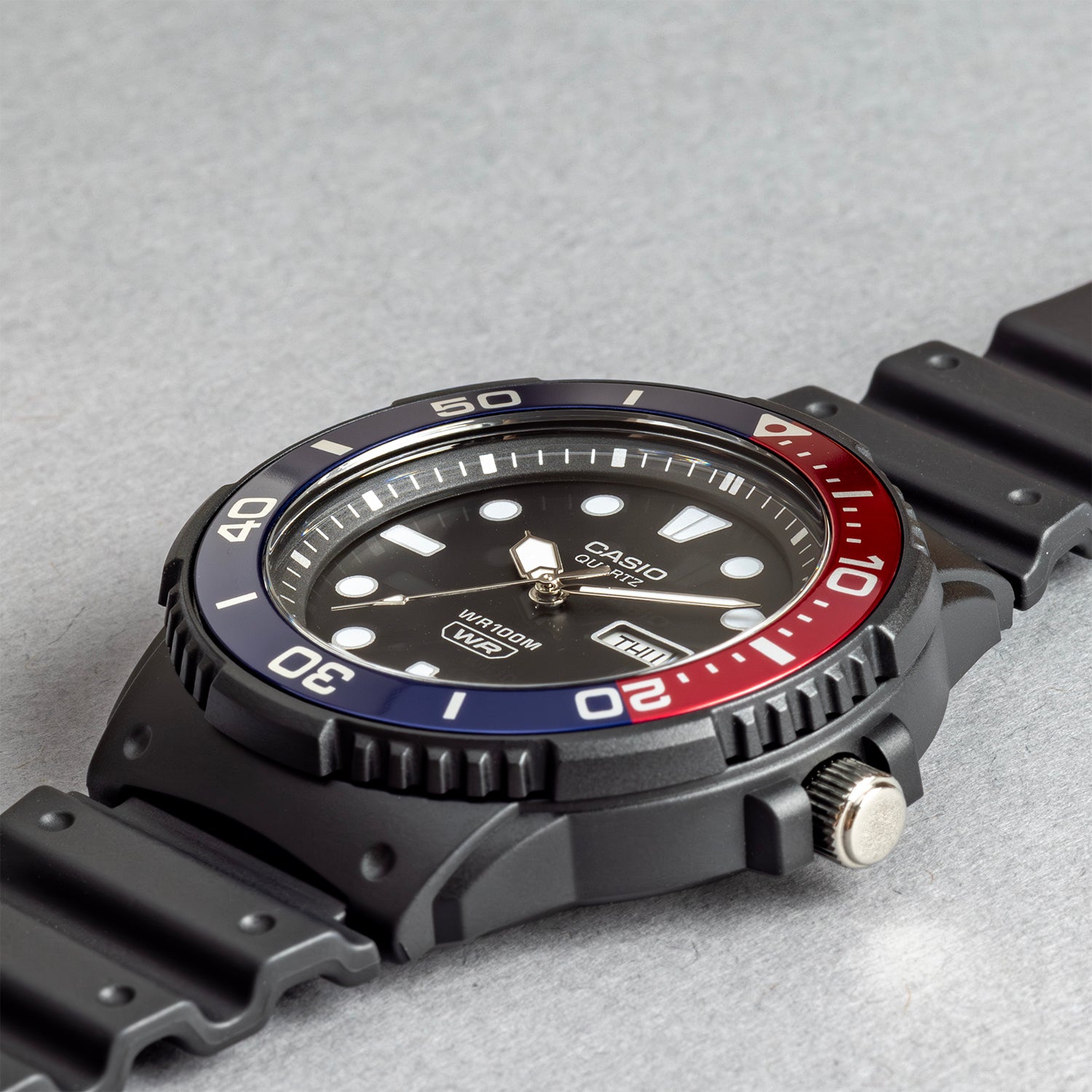 CASIO カシオ MRW-230H-1E2 ブラック ブラック文字盤 アナログ メンズ 腕時計 斜め