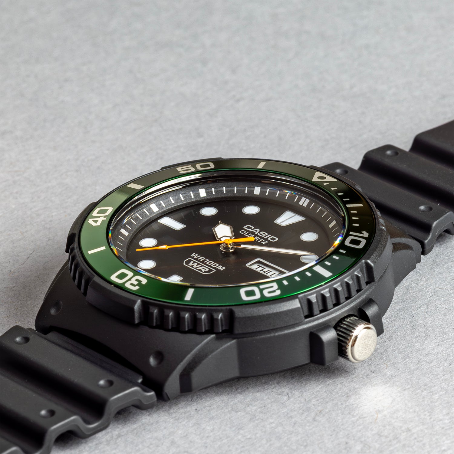 CASIO カシオ MRW-230H-1E3 ブラック ブラック文字盤 アナログ メンズ 腕時計 斜め