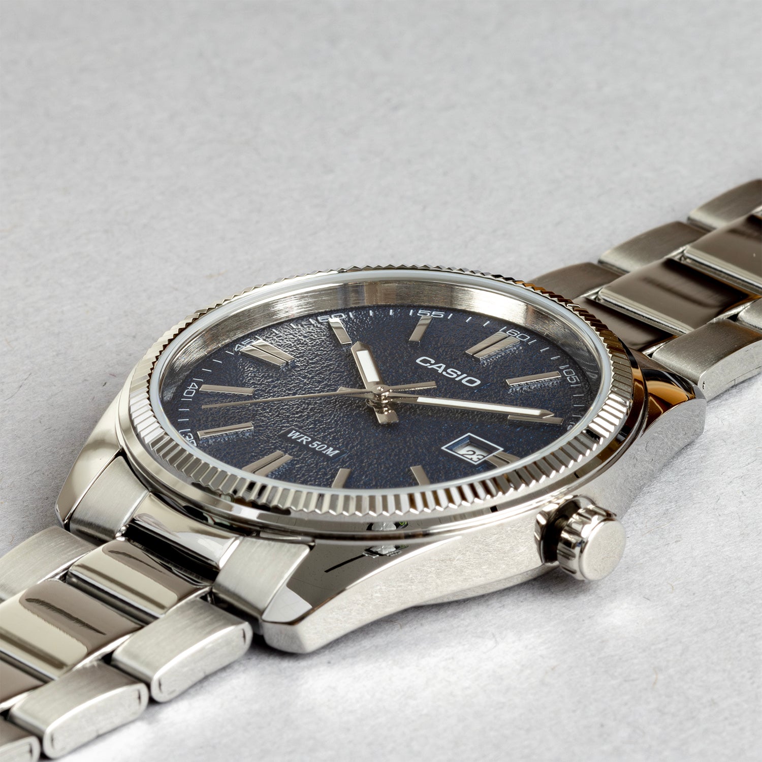 CASIO カシオ MTP-1302DA-2A1 シルバー ブルー文字盤 アナログ メンズ 腕時計 斜め