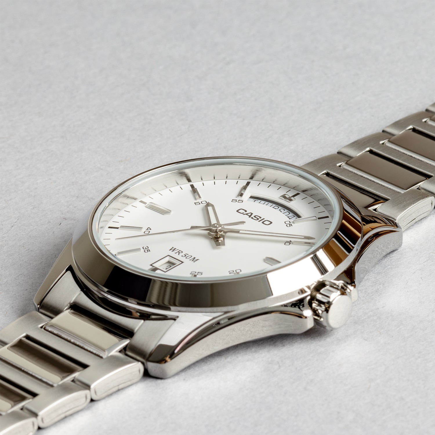 CASIO カシオ MTP-1370D-7A3 シルバー ホワイト文字盤 アナログ メンズ 腕時計 斜め