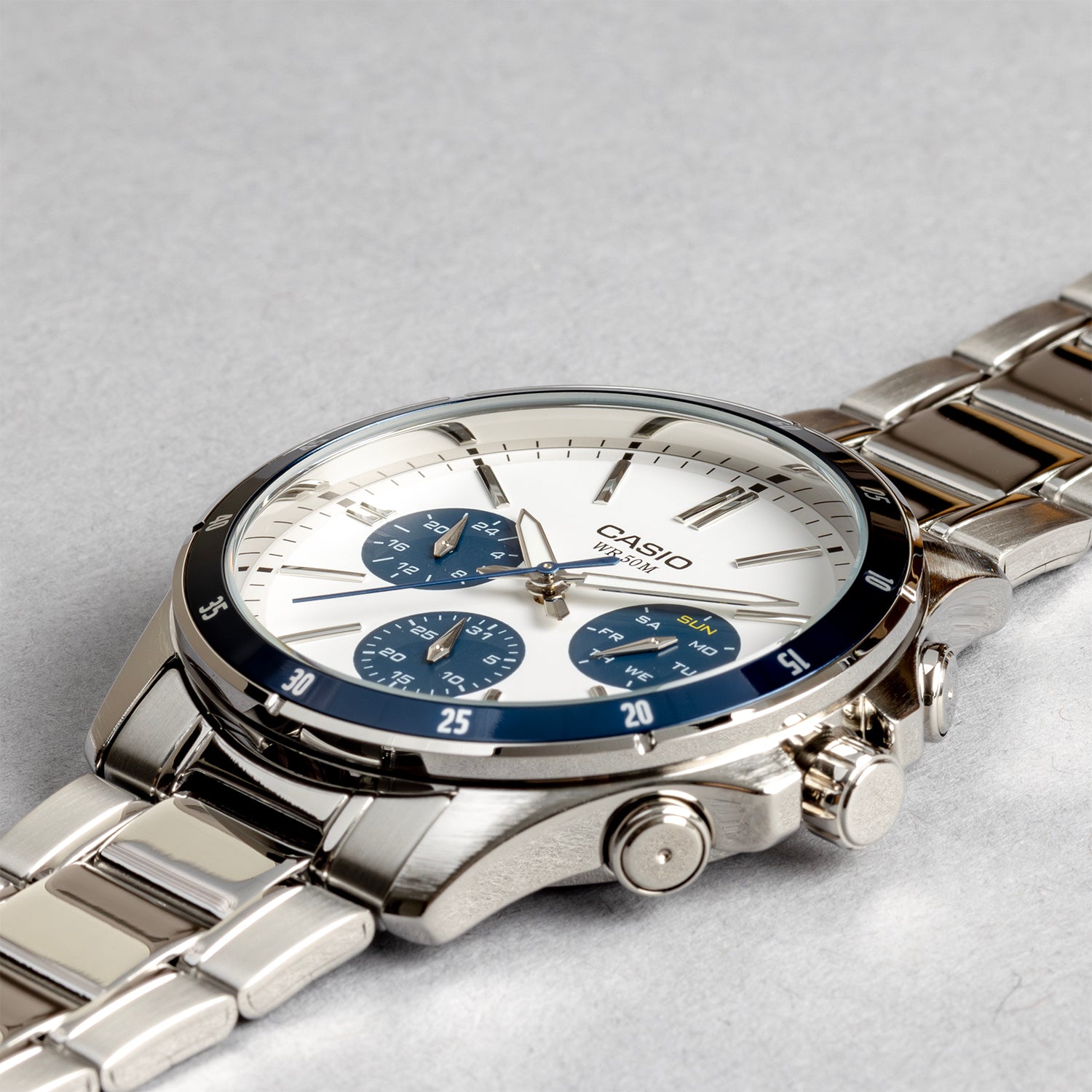 CASIO カシオ MTP-1374D-7A2 シルバー ホワイト文字盤 アナログ メンズ 腕時計 斜め