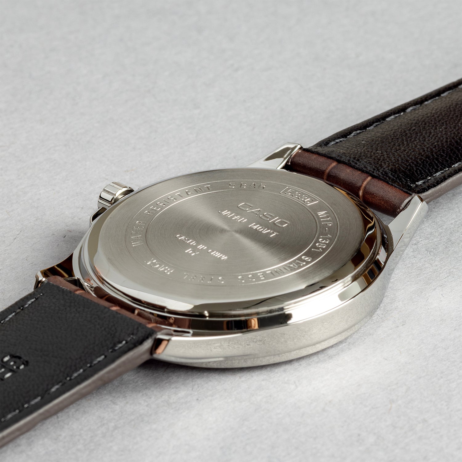 CASIO カシオ MTP-1381L-7A ブラウン シルバー文字盤 アナログ メンズ 腕時計 ケースバック