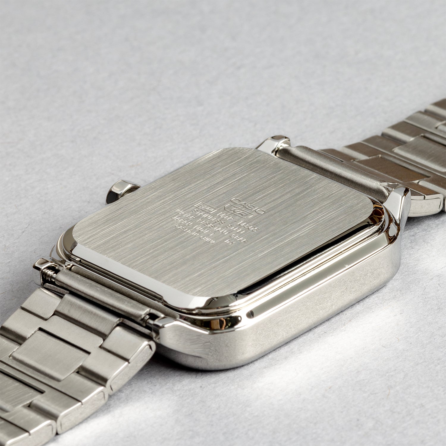 CASIO カシオ MTP-M305D-1A シルバー ブラック文字盤 アナログ メンズ 腕時計 ケースバック