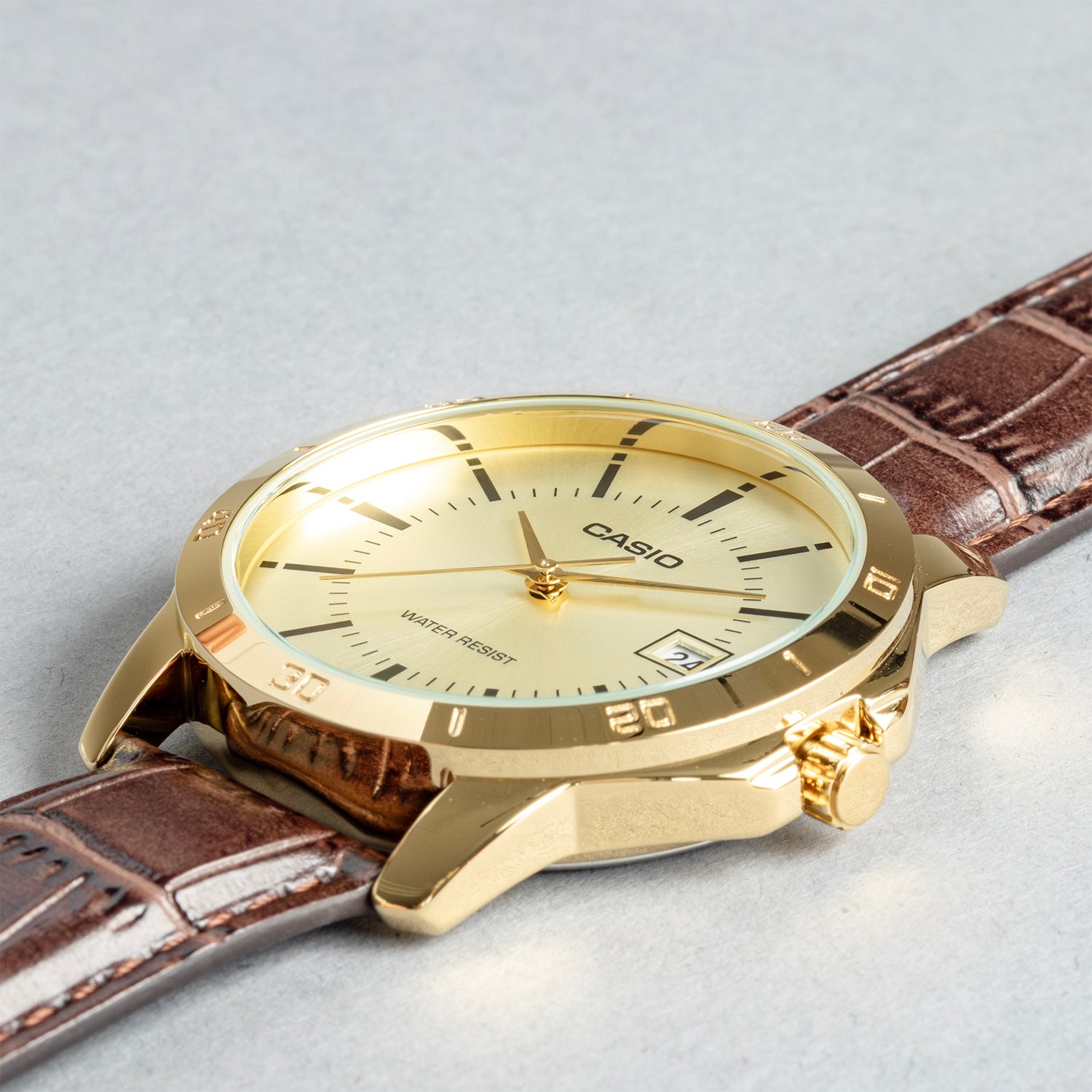 CASIO カシオ MTP-V004GL-9A ブラウン ゴールド文字盤 アナログ メンズ 腕時計 斜め