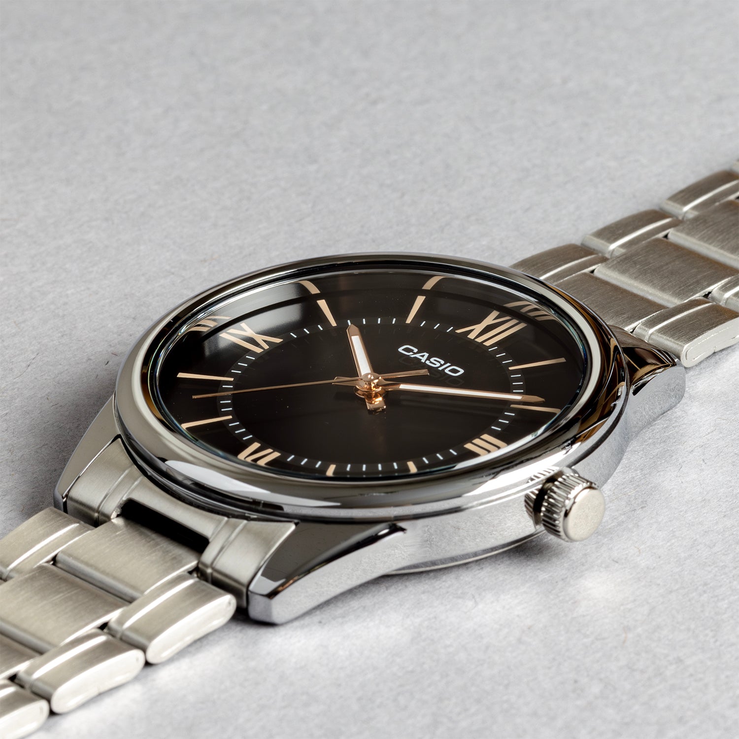 CASIO カシオ MTP-V005D-1B5 シルバー ブラック文字盤 アナログ メンズ 腕時計 斜め