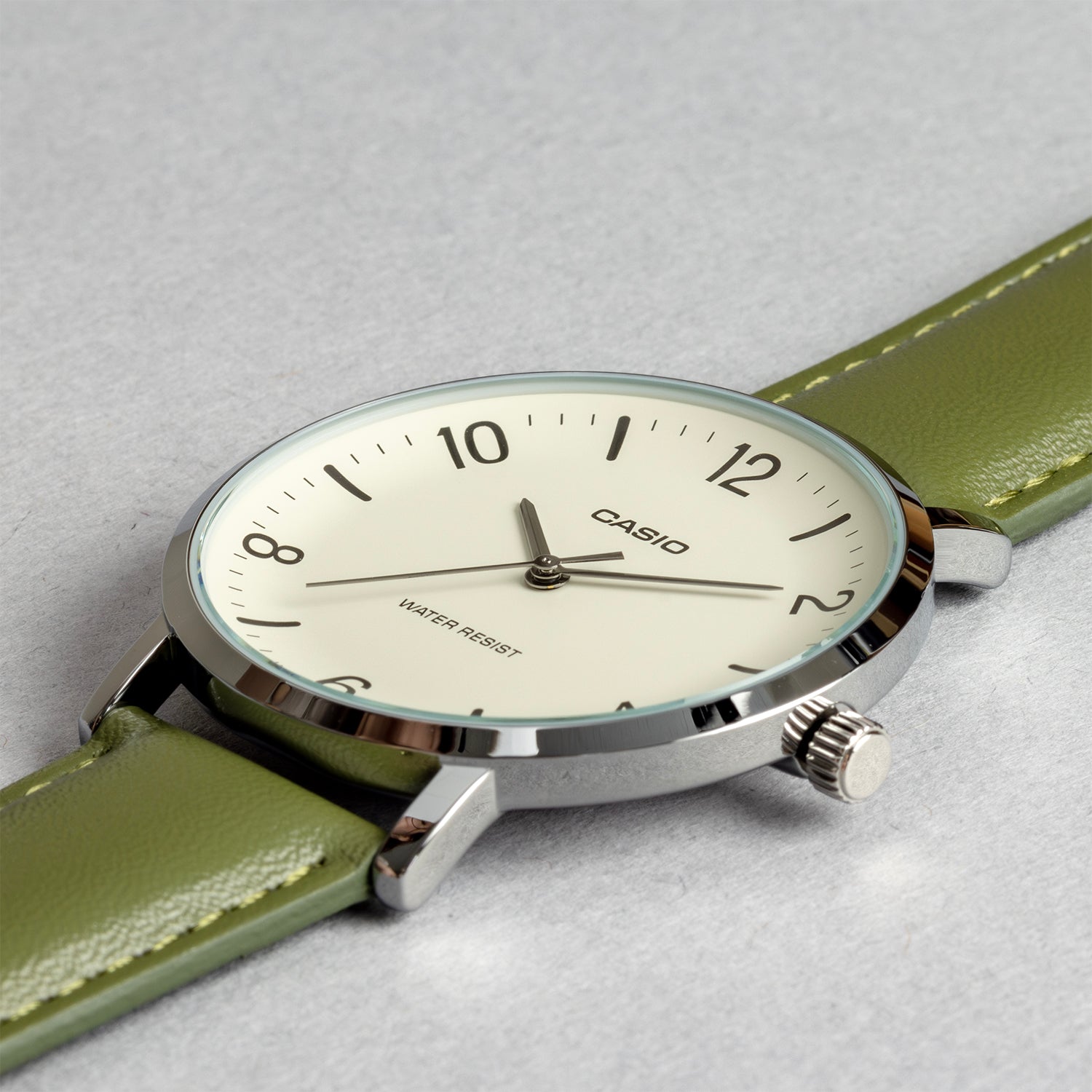 CASIO カシオ MTP-VT03L-7B グリーン ベージュ文字盤 アナログ メンズ 腕時計 斜め