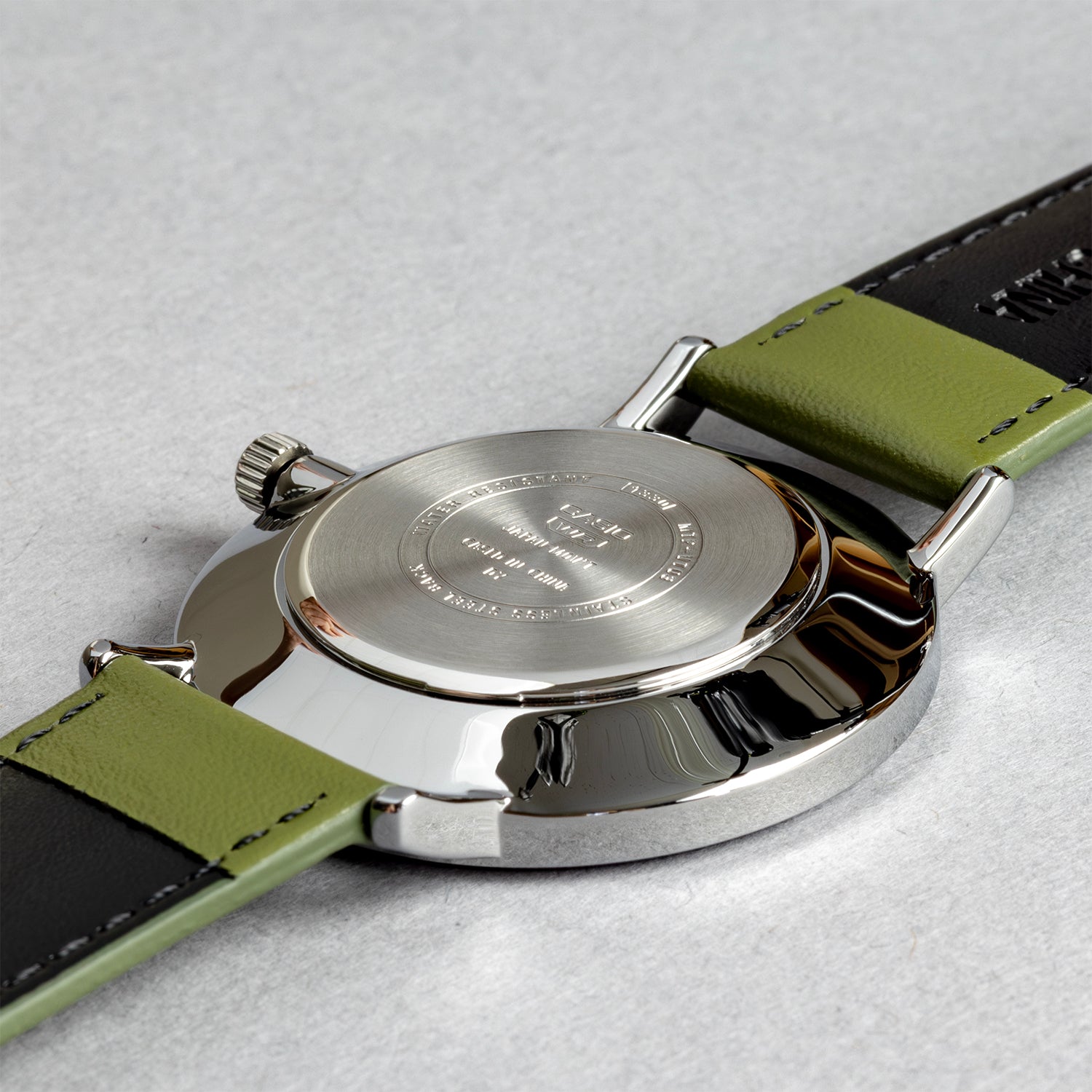 CASIO カシオ MTP-VT03L-7B グリーン ベージュ文字盤 アナログ メンズ 腕時計 ケースバック