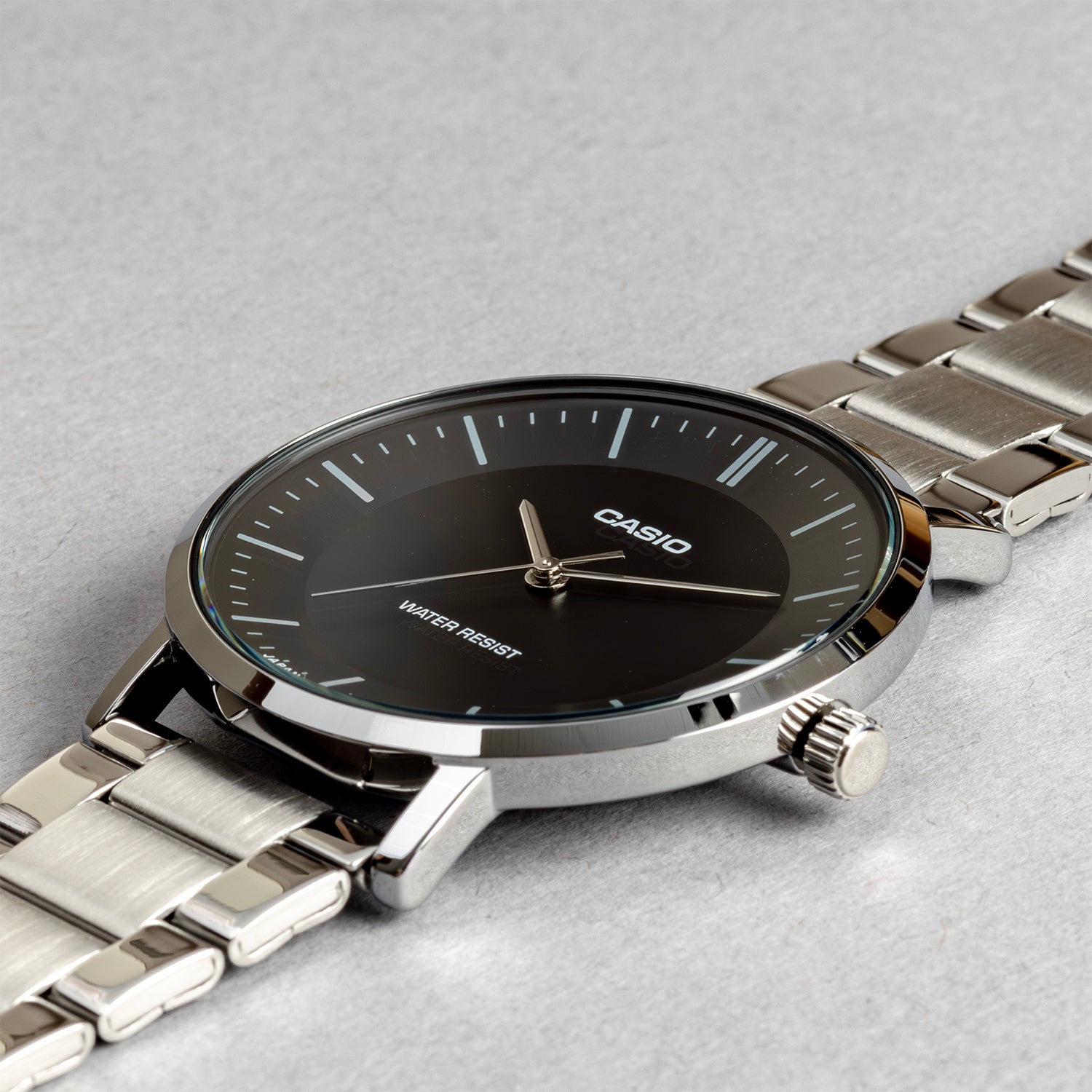 CASIO カシオ MTP‑VT04D‑1E シルバー ブラック文字盤 アナログ メンズ 腕時計 斜め