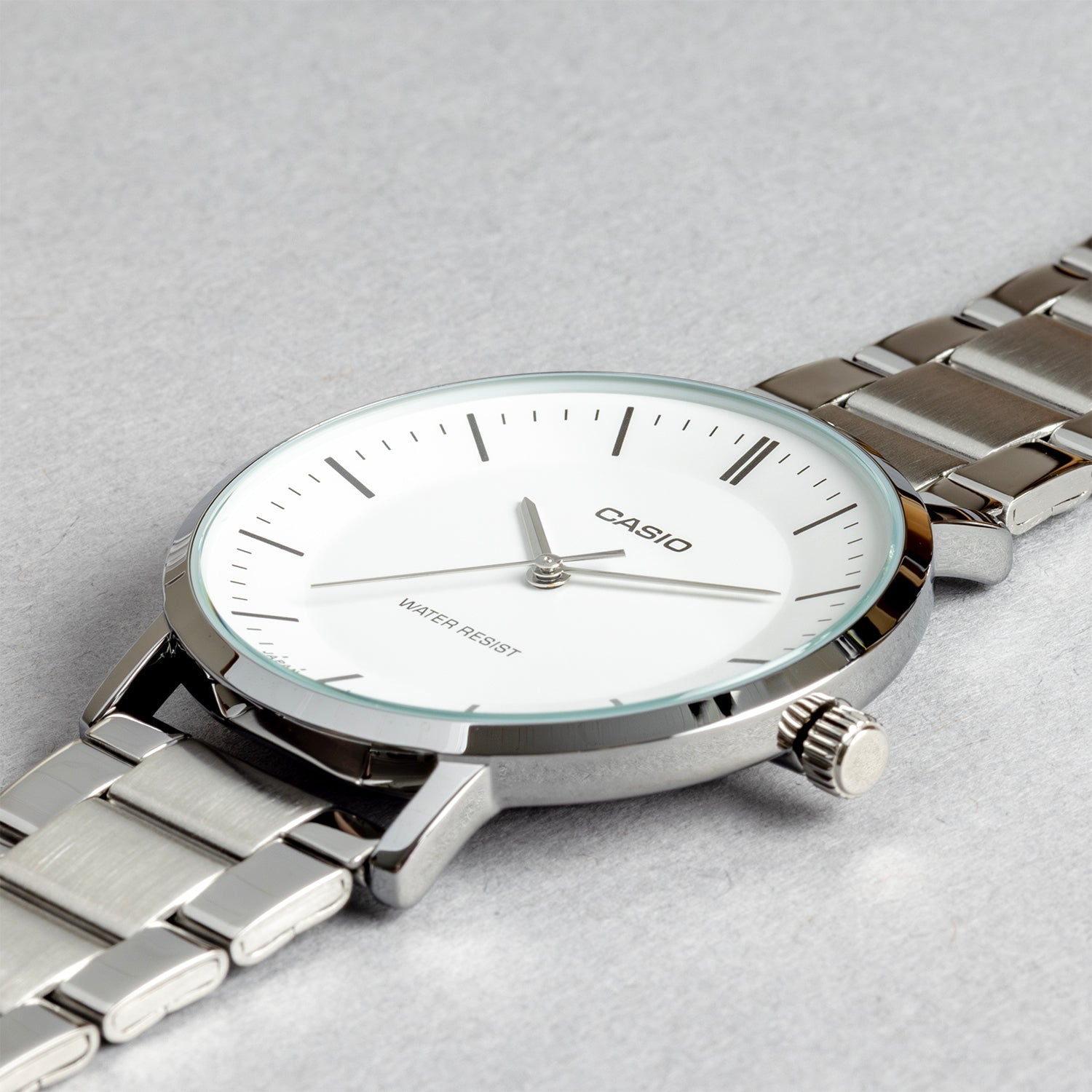 CASIO カシオ MTP‑VT04D‑7E シルバー ホワイト文字盤 アナログ メンズ 腕時計 斜め