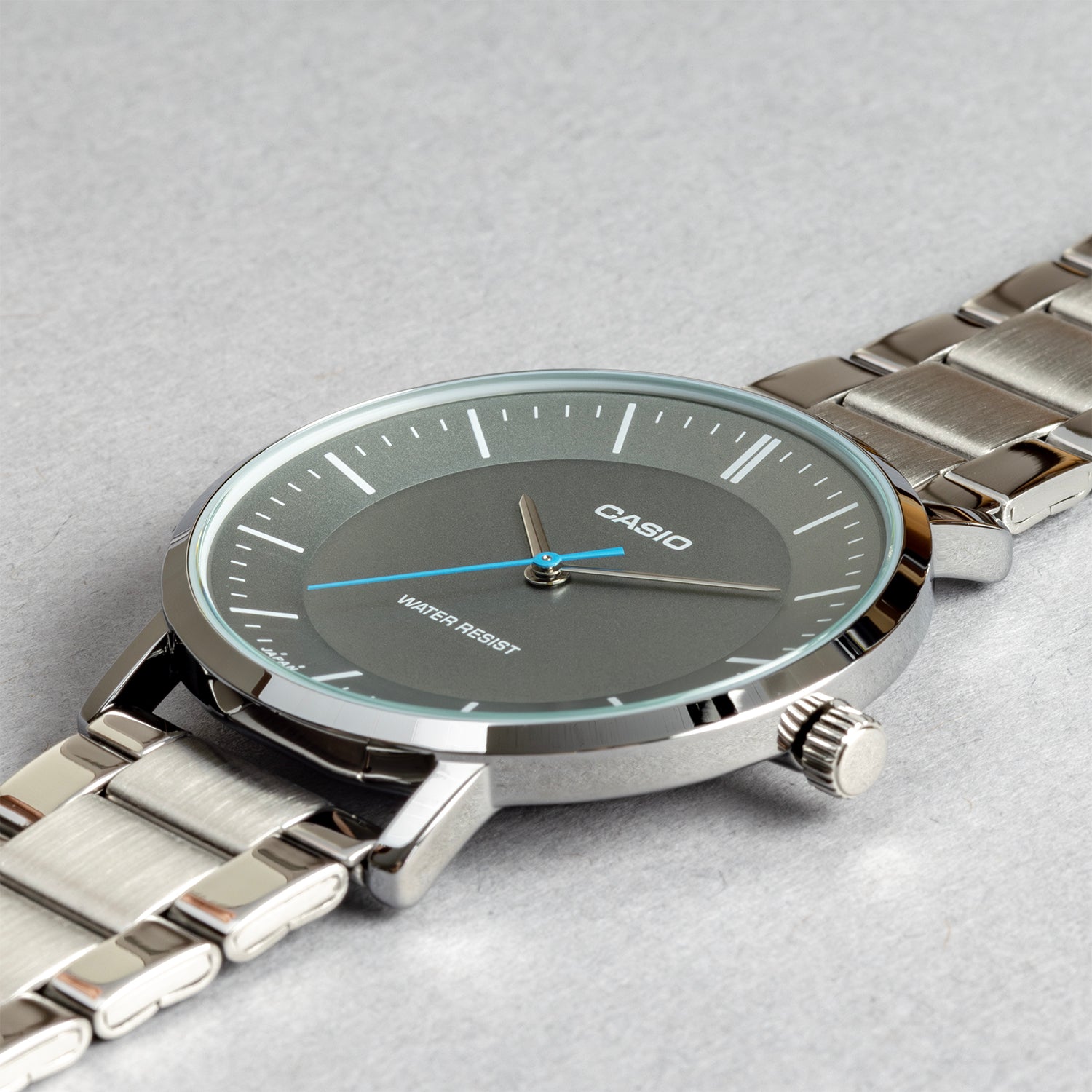 CASIO カシオ MTP‑VT04D‑8E シルバー グレー文字盤 アナログ メンズ 腕時計 斜め