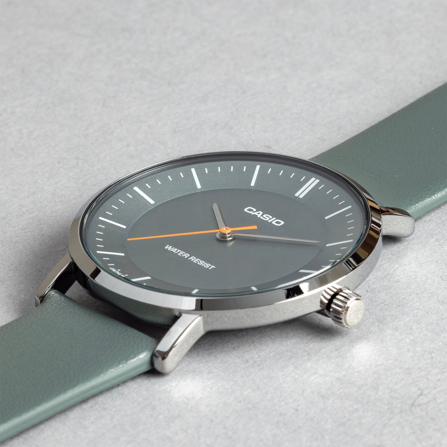 CASIO カシオ MTP-VT04L-8E グレー グレー文字盤 アナログ メンズ 腕時計 斜め