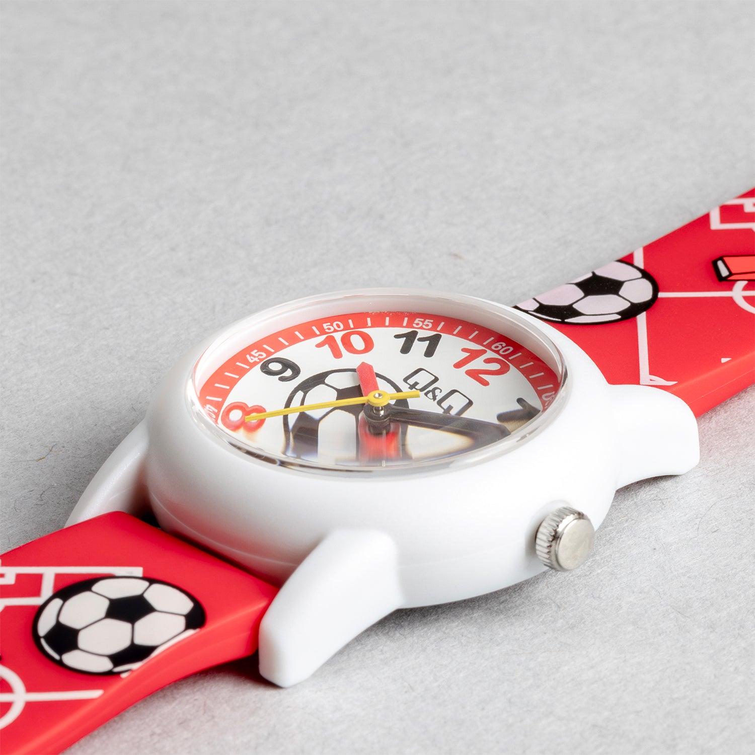 Q&Q QQ V22A-010VY レッド ホワイト文字盤 アナログ キッズ 腕時計 斜め