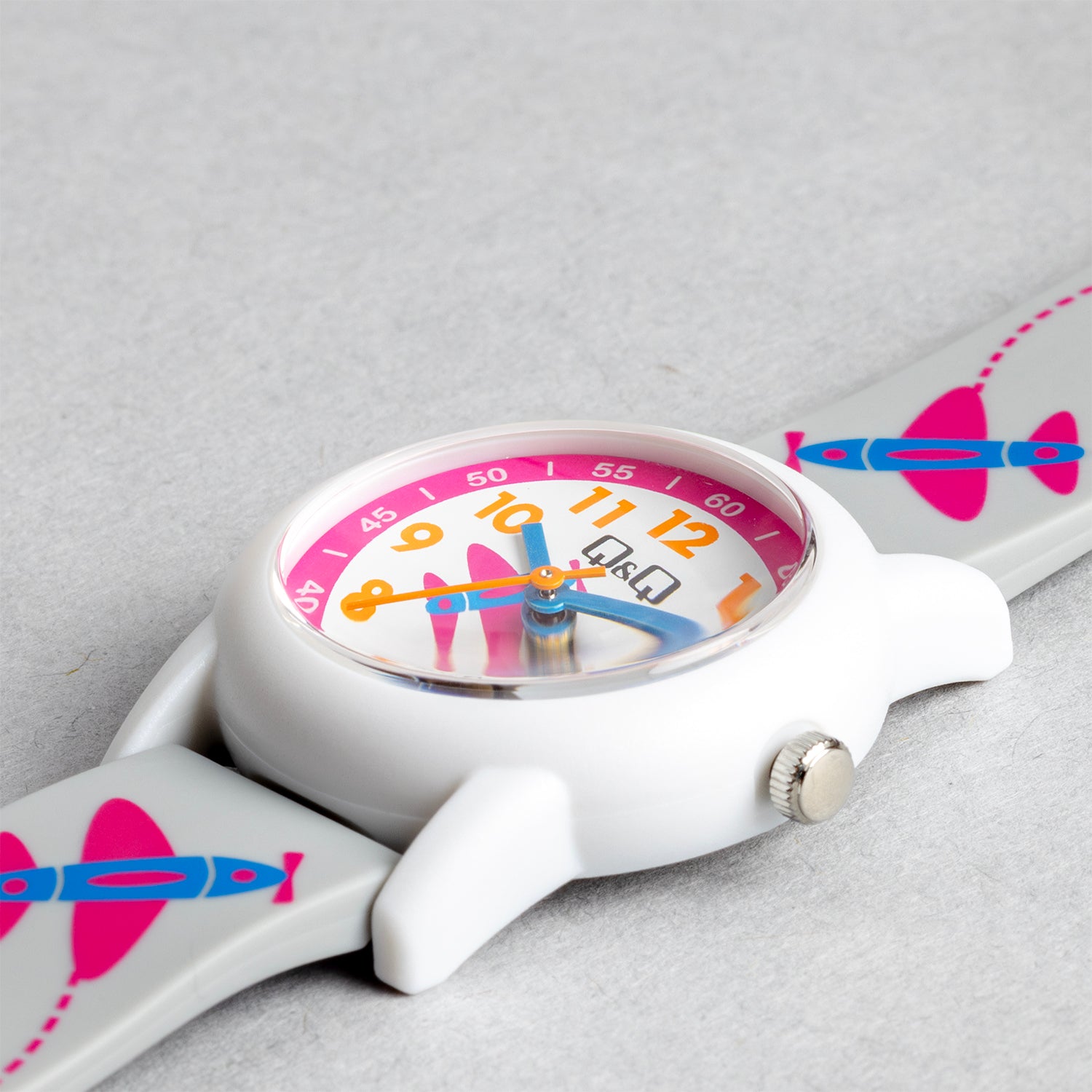 Q&Q QQ V22A-021VY グレー ホワイト文字盤 アナログ キッズ 腕時計 斜め