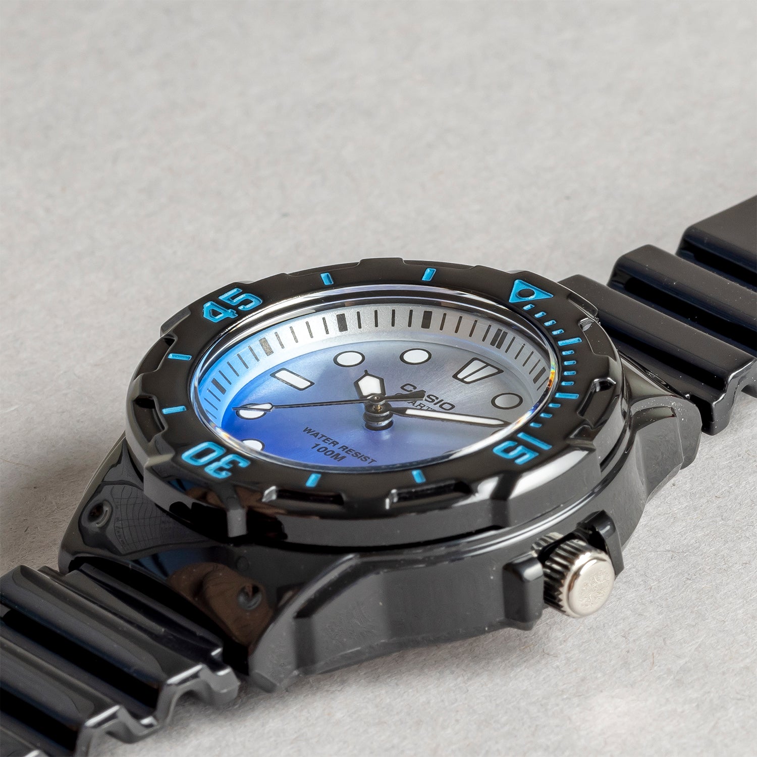 CASIO カシオ LRW-200H-2E ブラック ブルー文字盤 アナログ レディース 腕時計 斜め