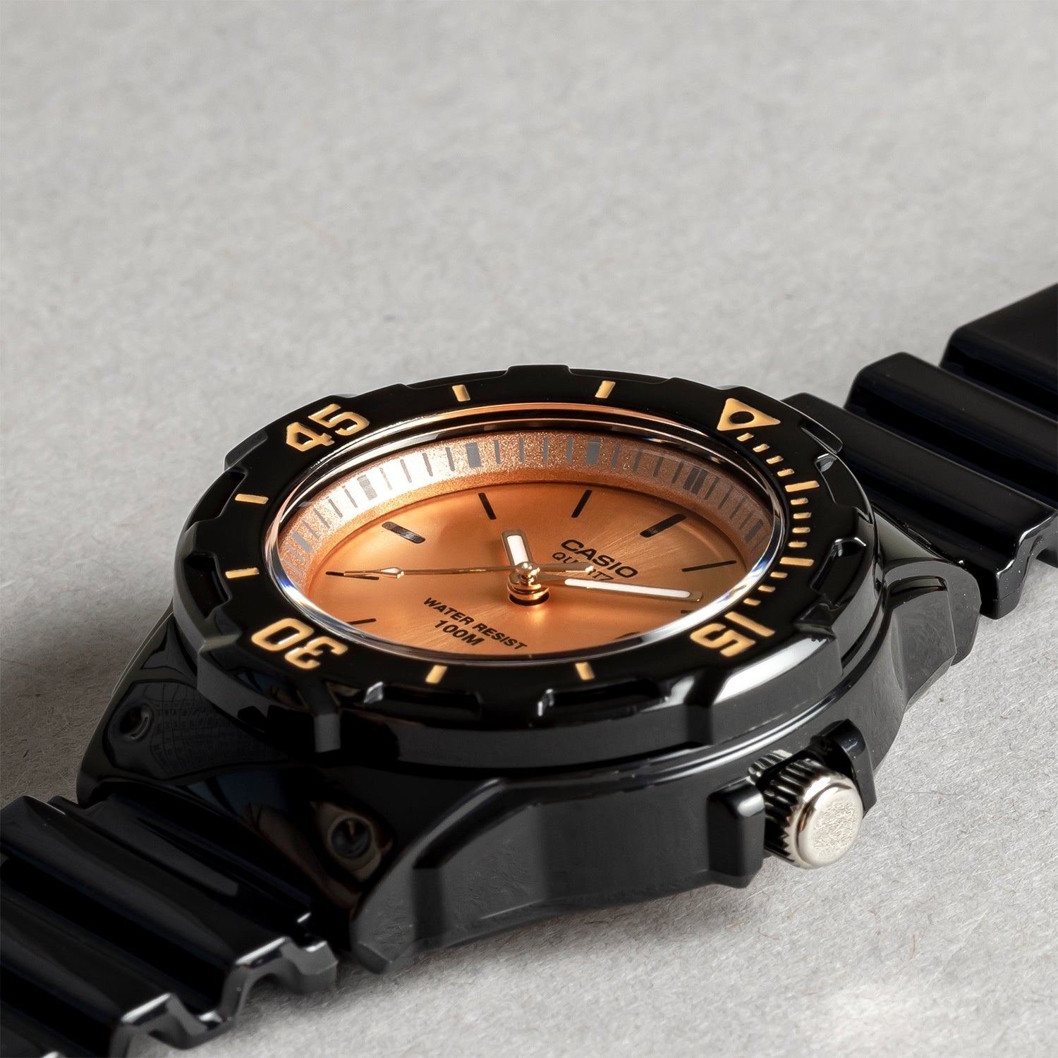 CASIO カシオ LRW-200H-9E2 ブラック ピンクゴールド文字盤 アナログ レディース 腕時計 斜め