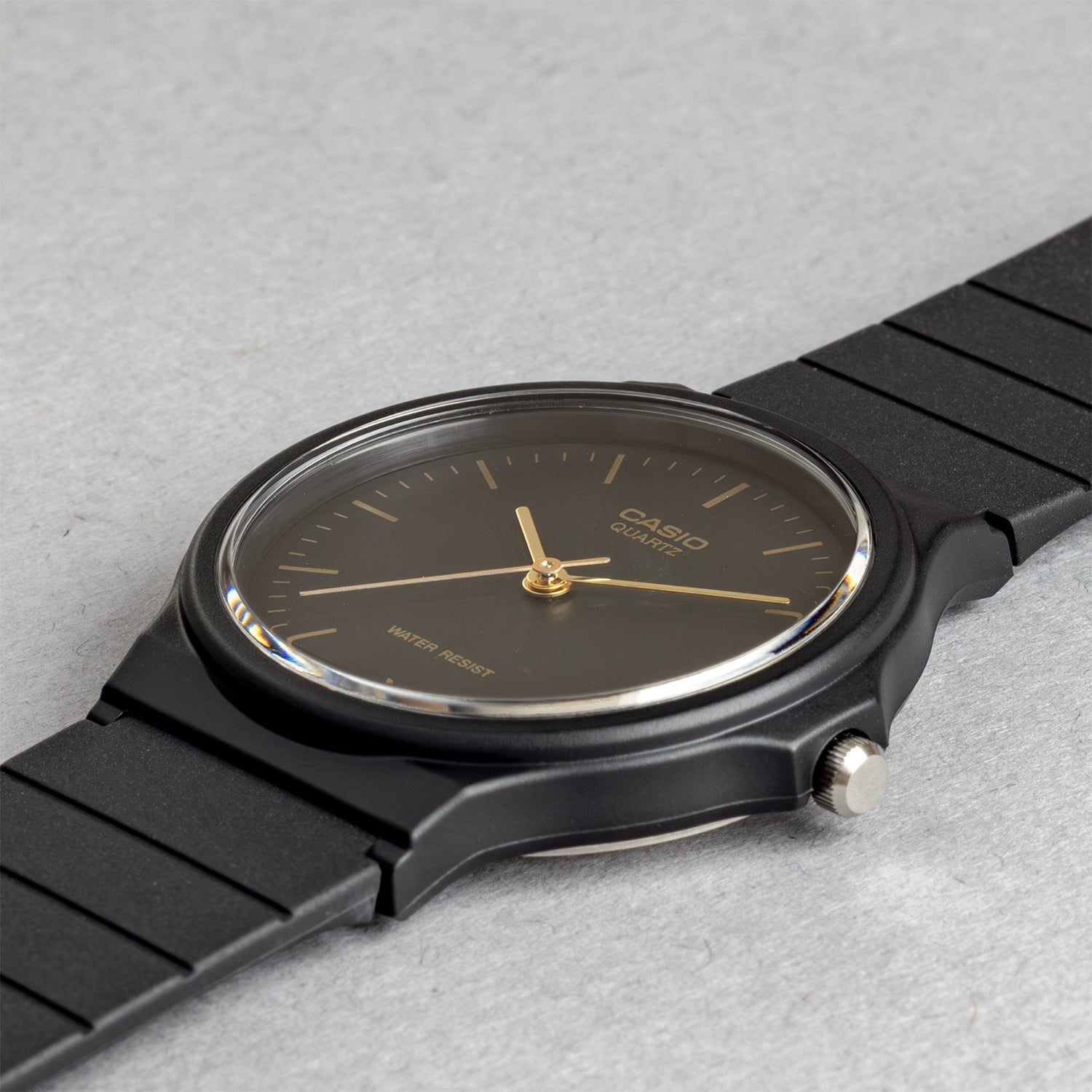 CASIO カシオ MQ-24-1E ブラック ブラック文字盤 アナログ メンズ 腕時計 斜め